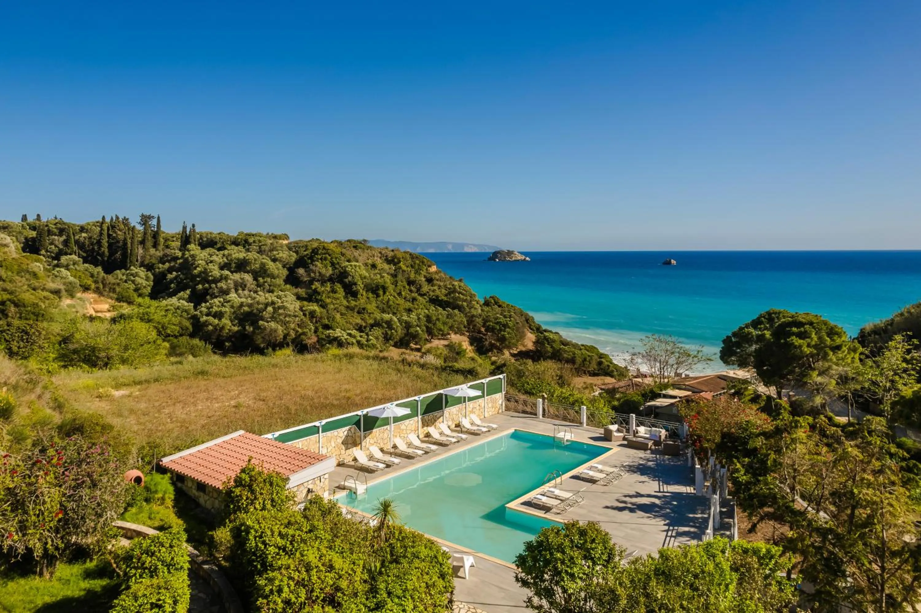Swimming pool in Costa Avithos