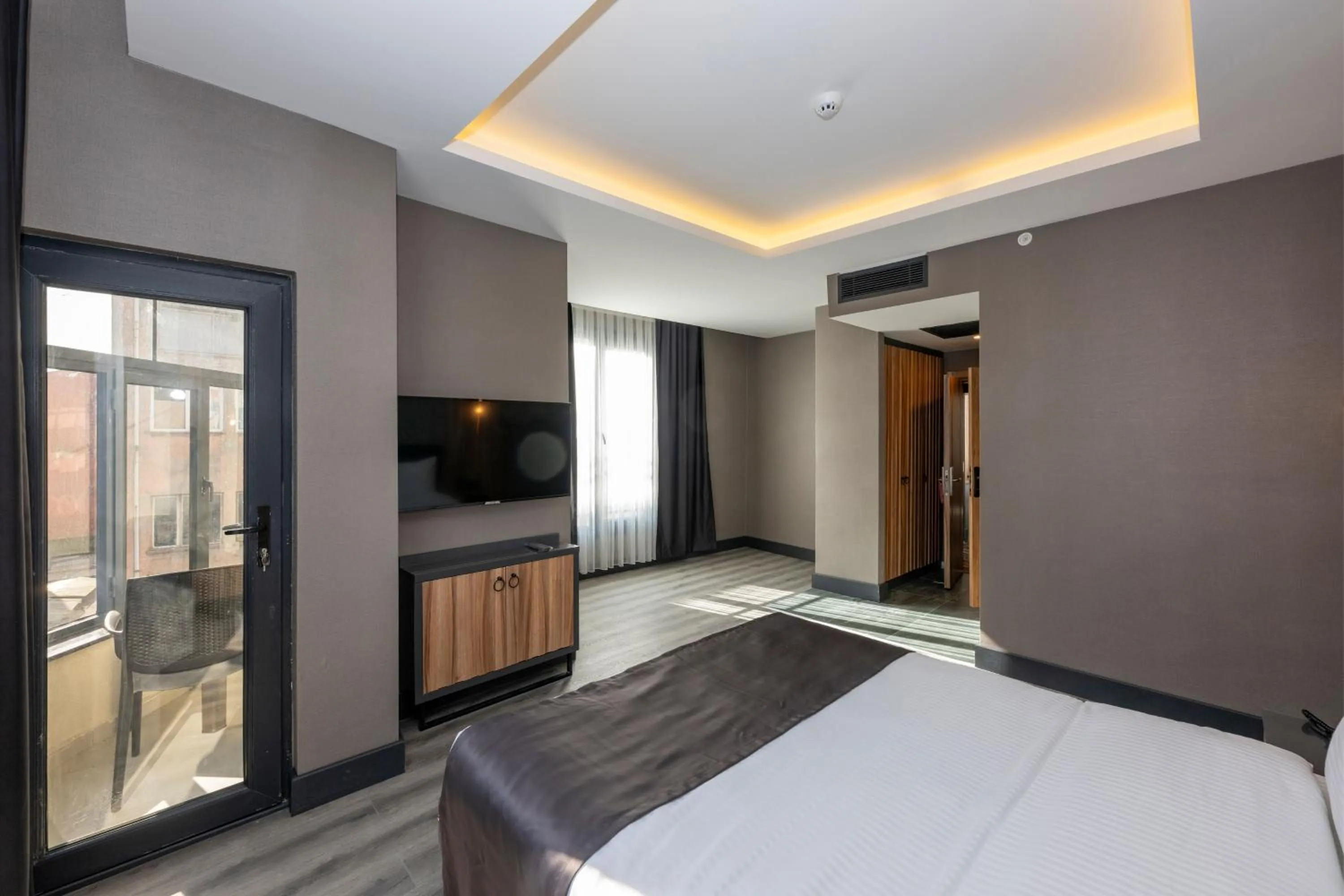 Bed in The Nirvanas Hotel