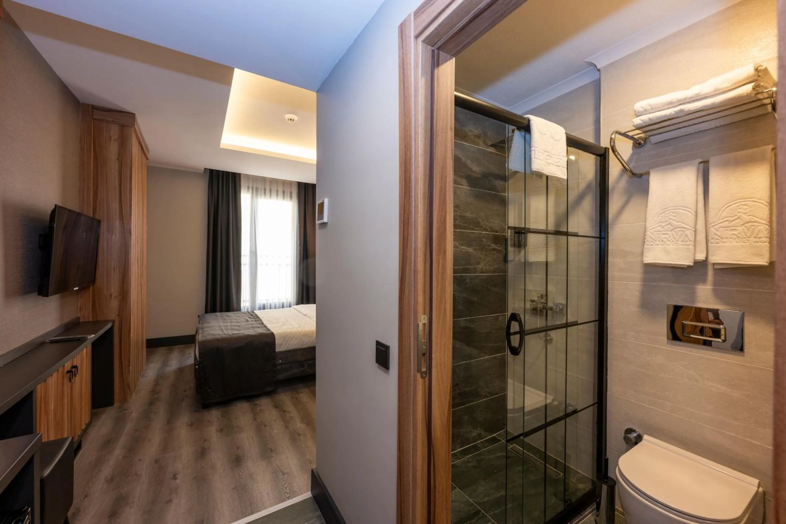 Shower, Bed in The Nirvanas Hotel