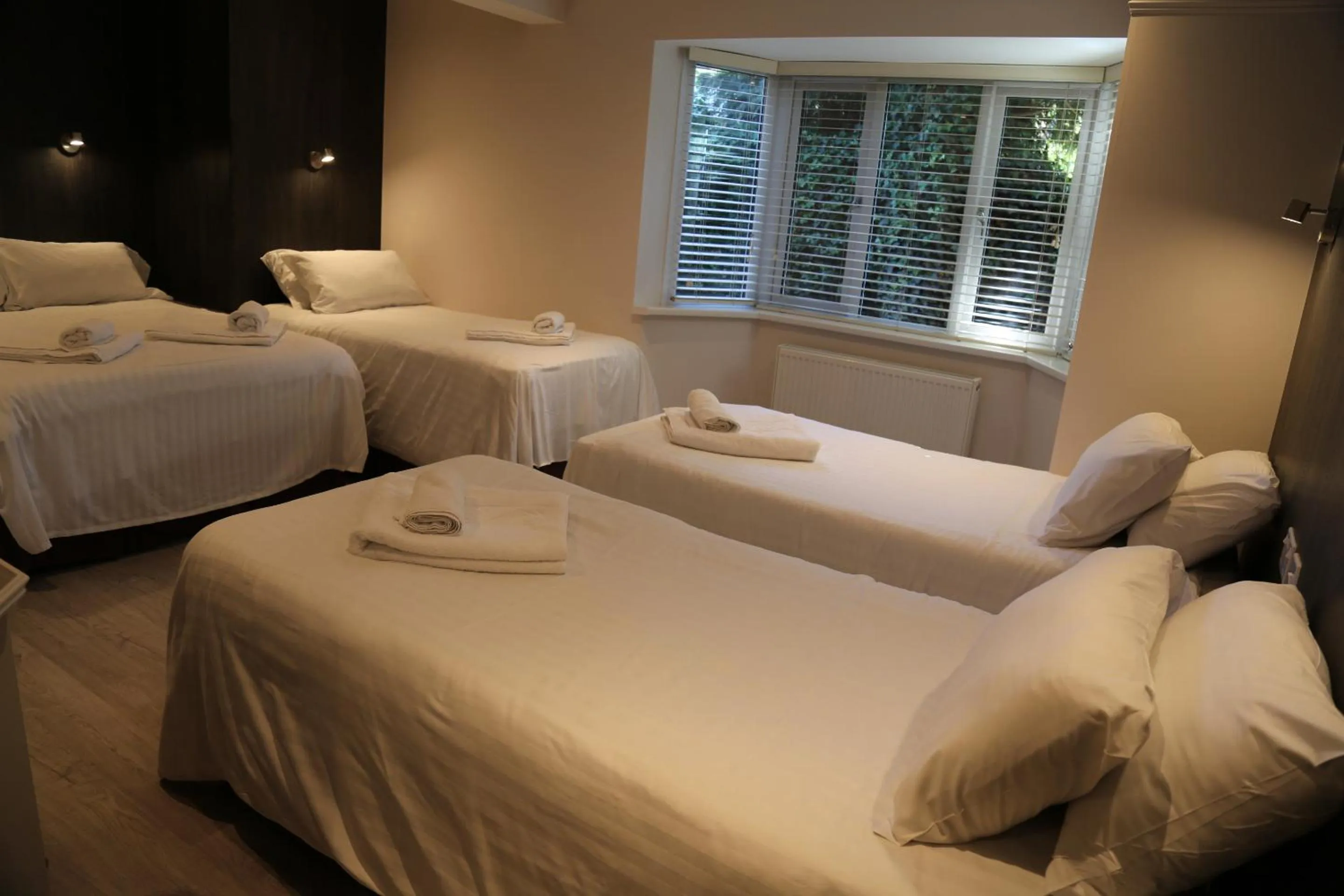 Bedroom, Bed in Debden Guest House