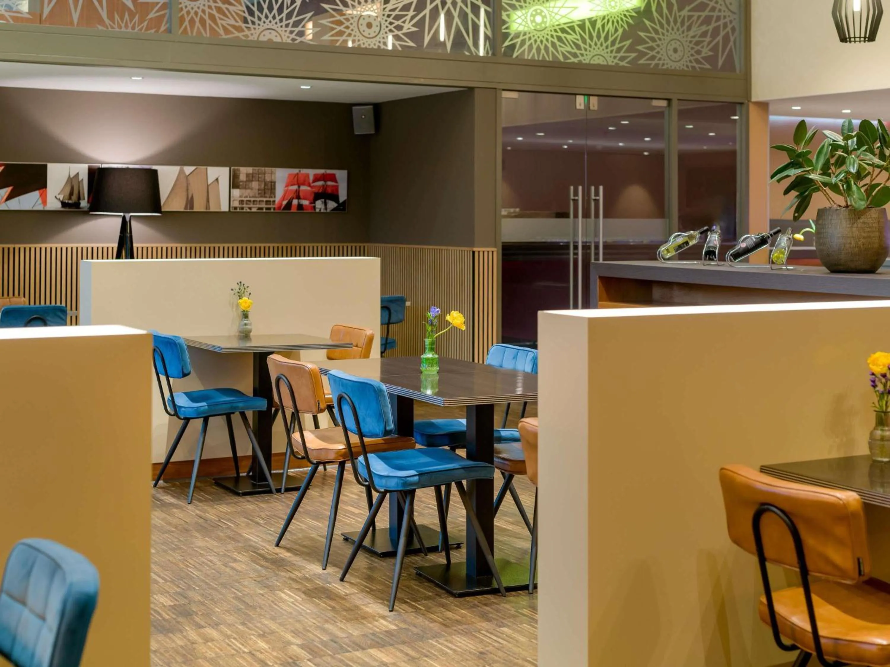 Lounge or bar in Mövenpick Hotel Amsterdam City Centre