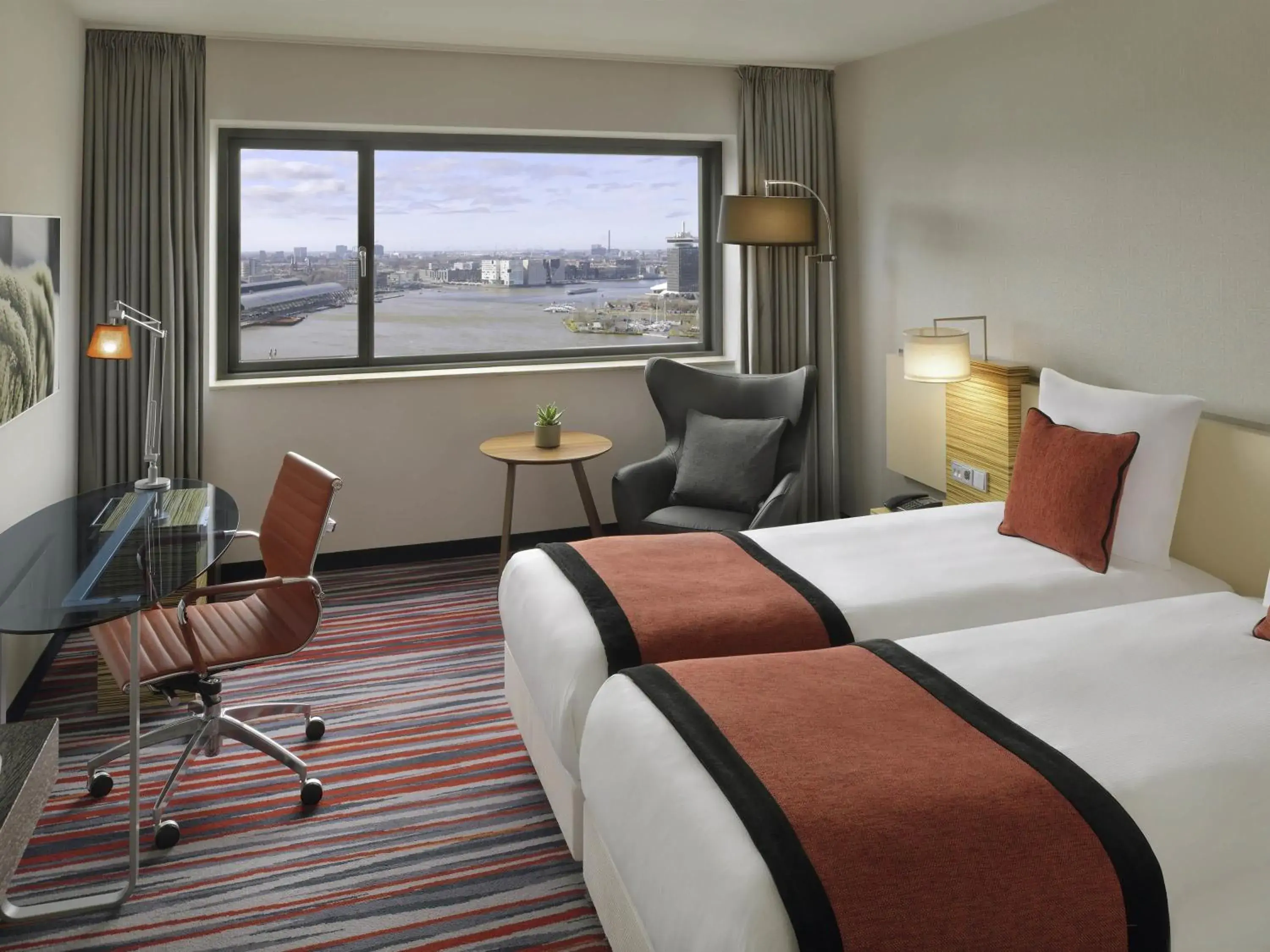 Classic Twin Room in Mövenpick Hotel Amsterdam City Centre Classic Twin Room in Mövenpick Hotel Amsterdam City Centre