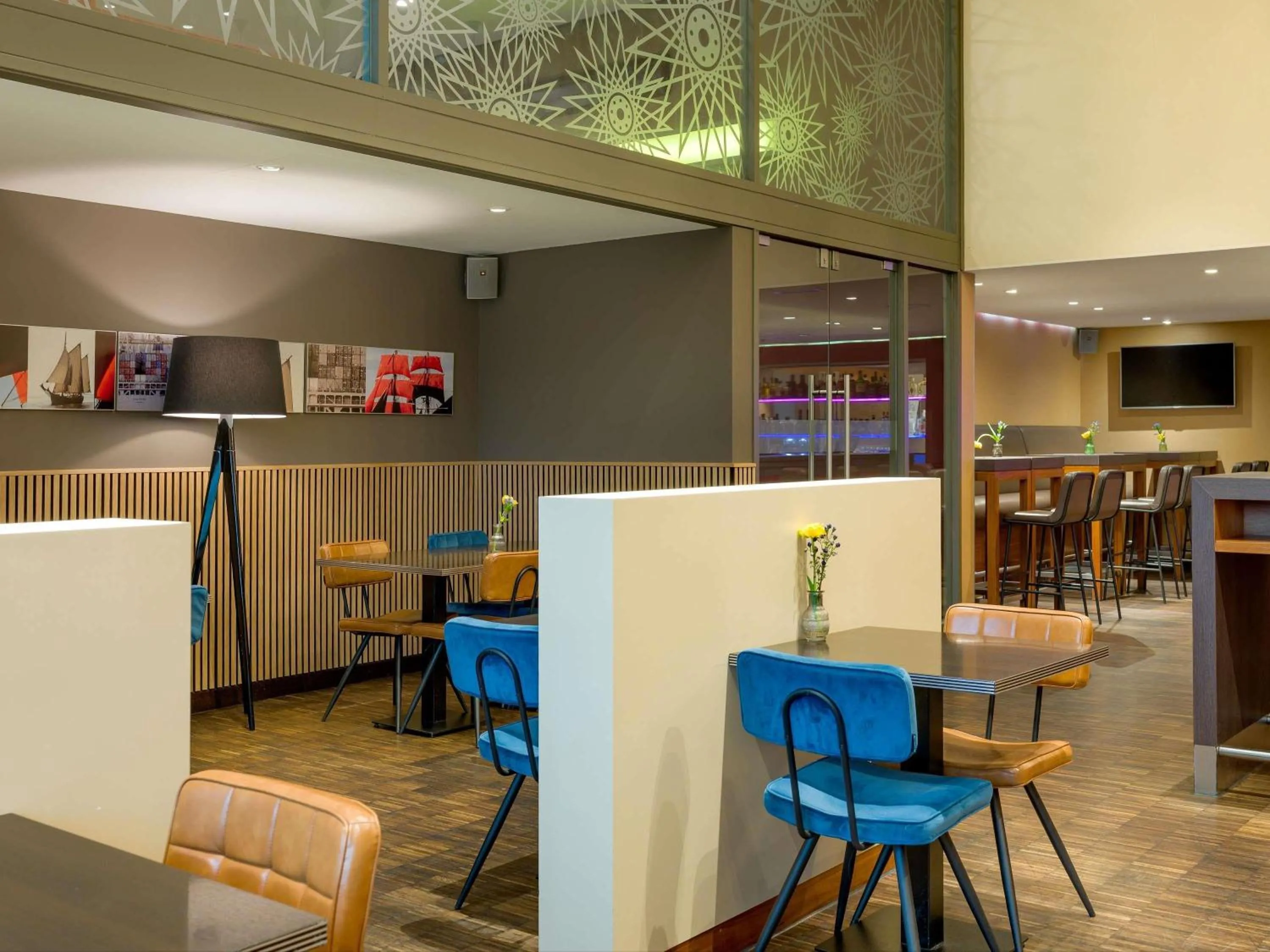 Lounge or bar in Mövenpick Hotel Amsterdam City Centre