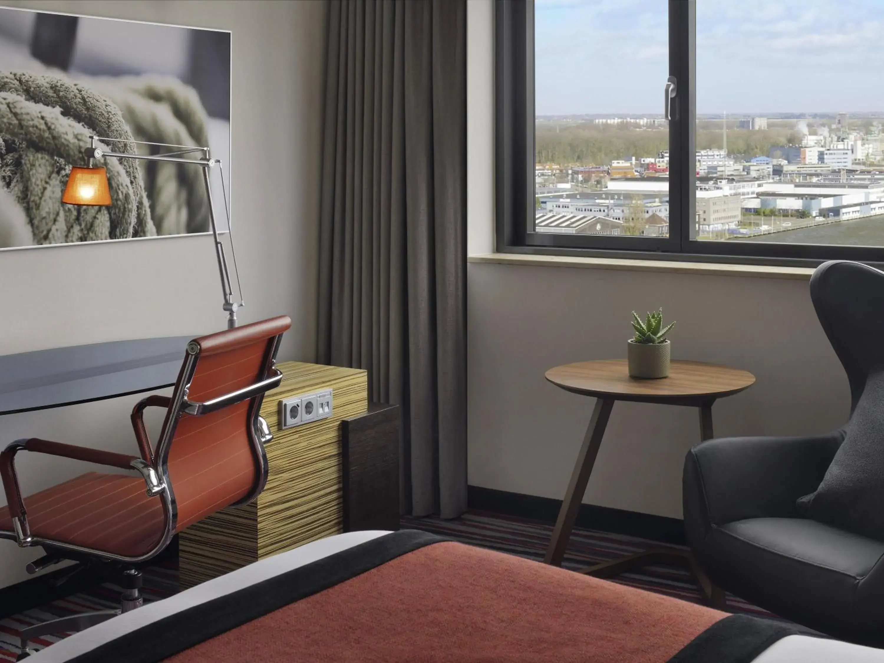 Classic Twin Room with View in Mövenpick Hotel Amsterdam City Centre Classic Twin Room with View in Mövenpick Hotel Amsterdam City Centre