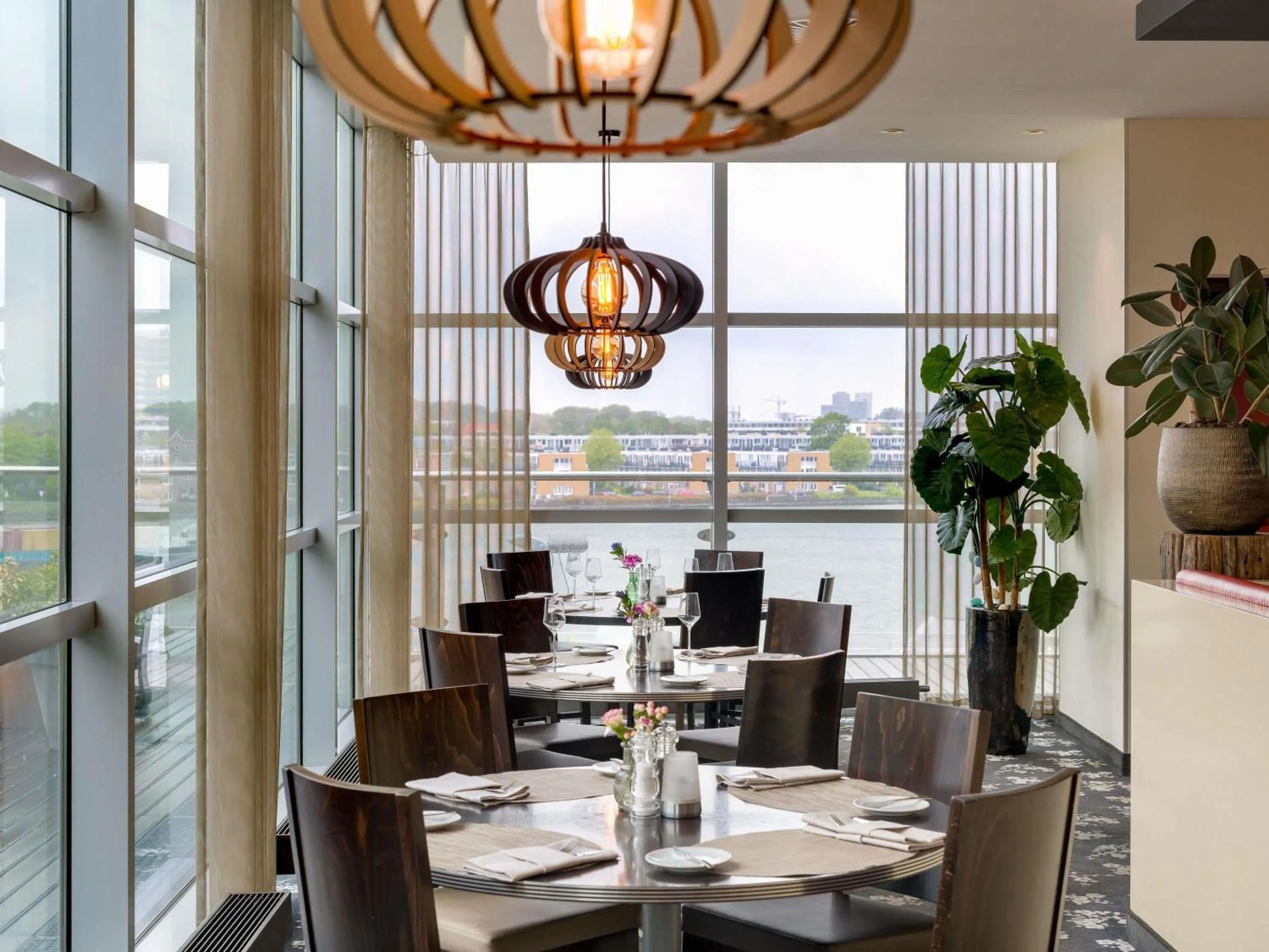 Restaurant/places to eat in Mövenpick Hotel Amsterdam City Centre