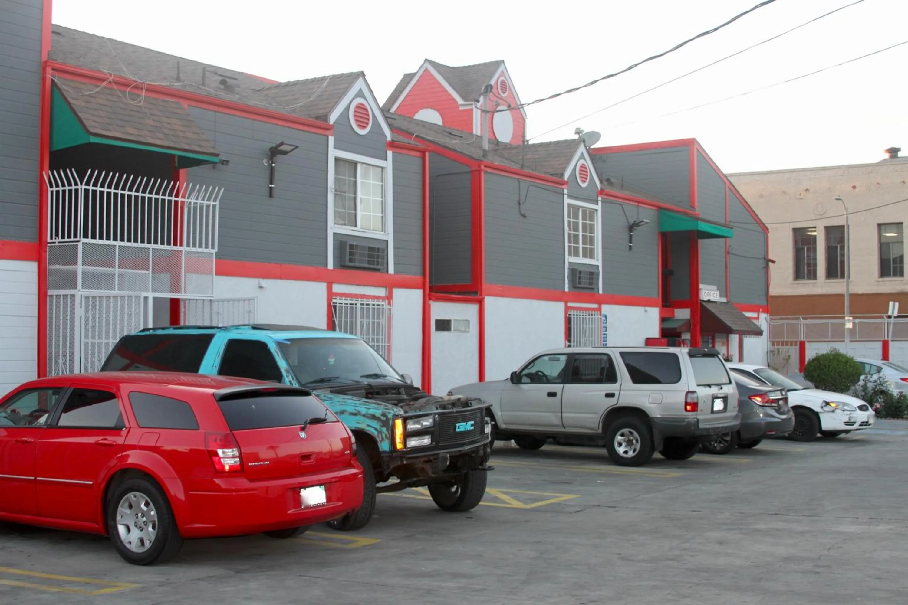 Parking in Broadway Inn Motel