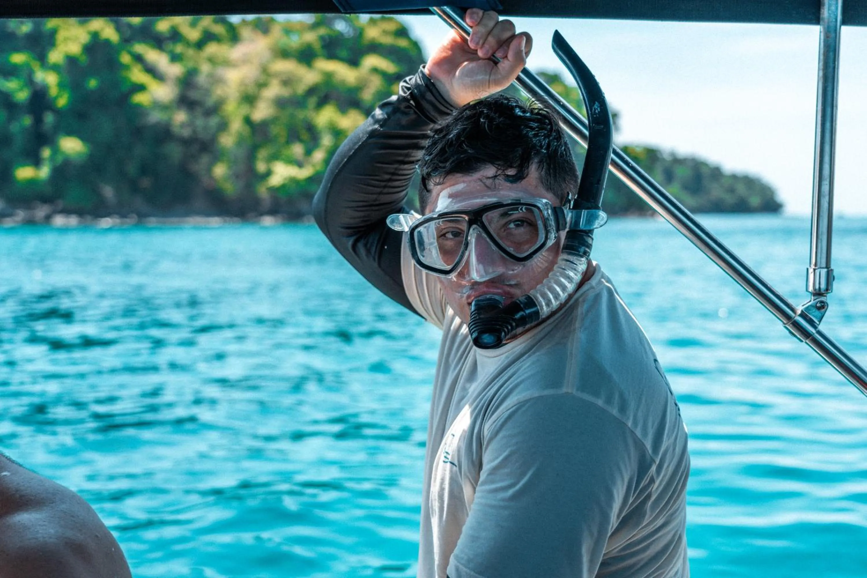 Snorkeling in Bambuda Santa Catalina