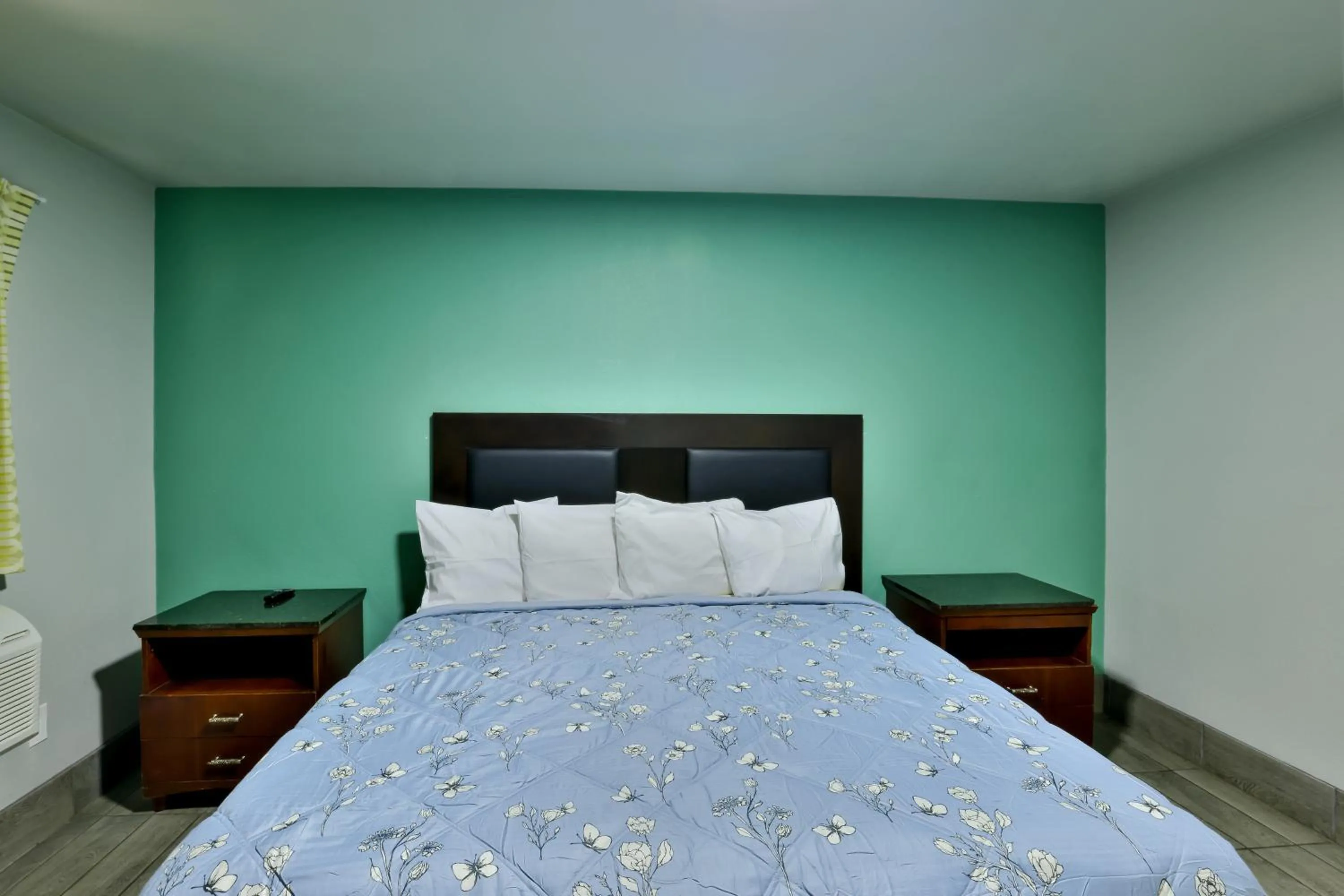 Bed in EL TEJAS MOTEL