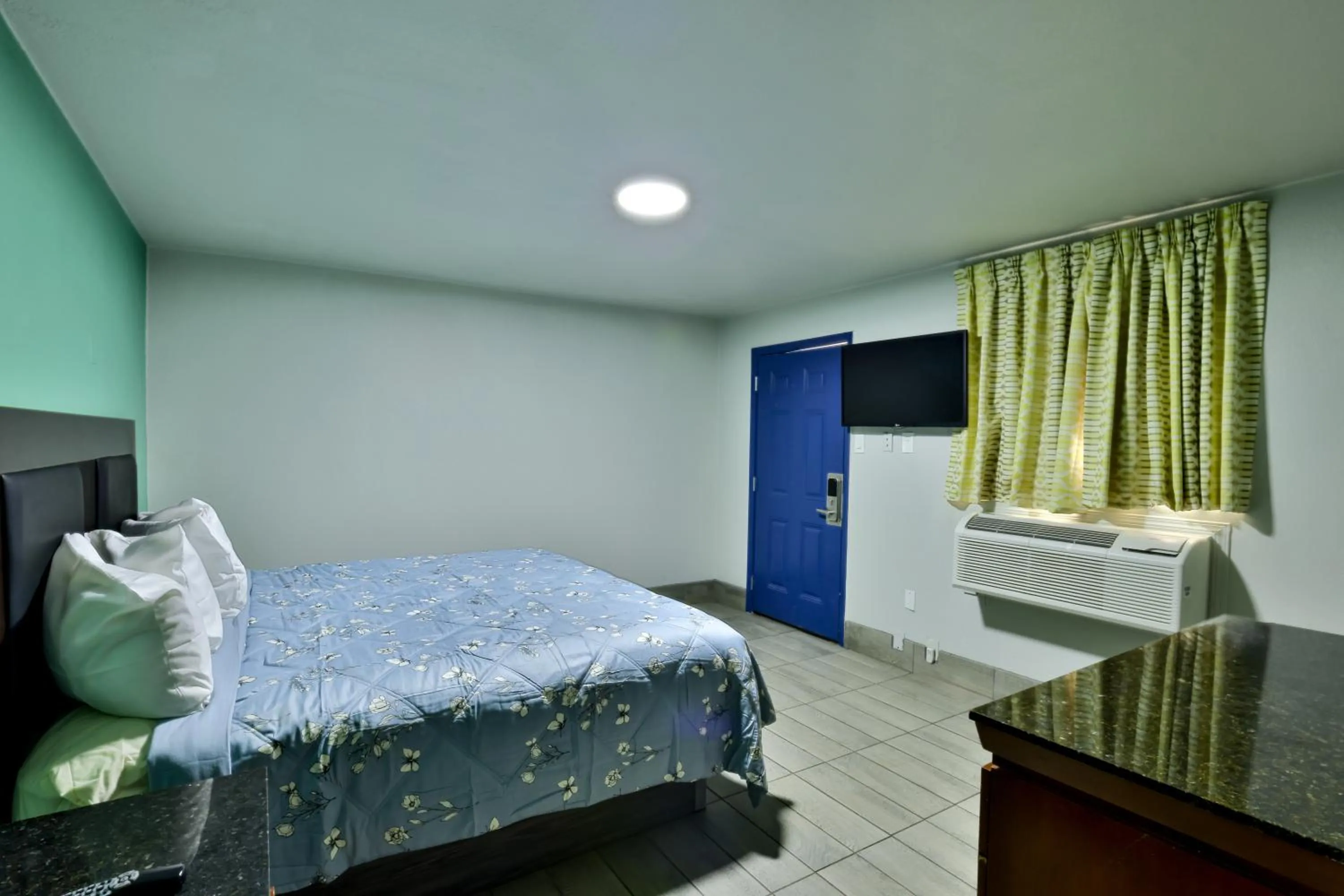 Bed in EL TEJAS MOTEL