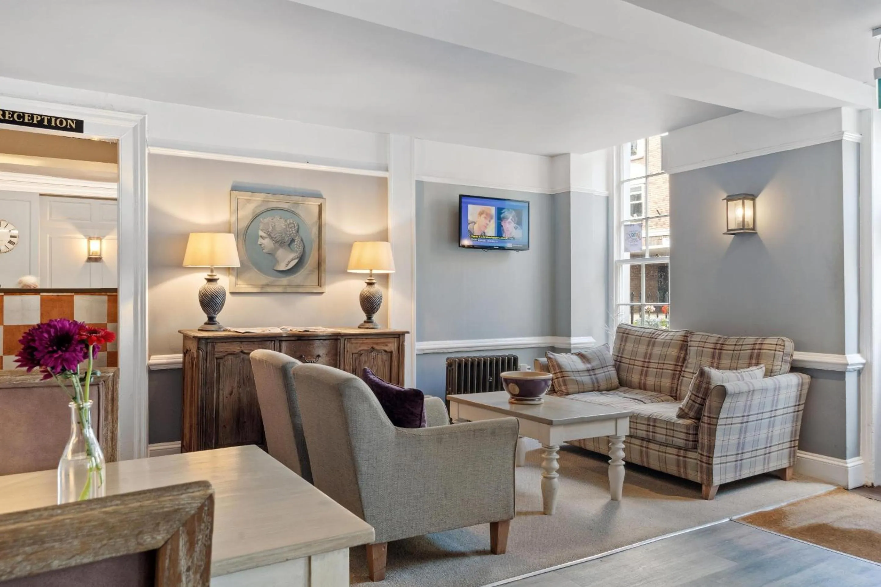 Seating area in Sleeping Bear Hotels Dorchester