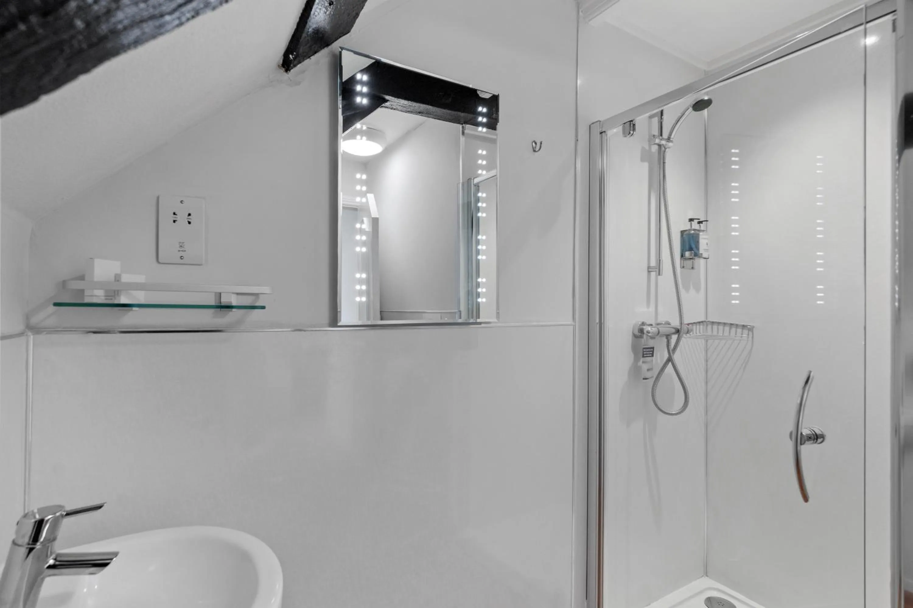 Bathroom in Sleeping Bear Hotels Dorchester