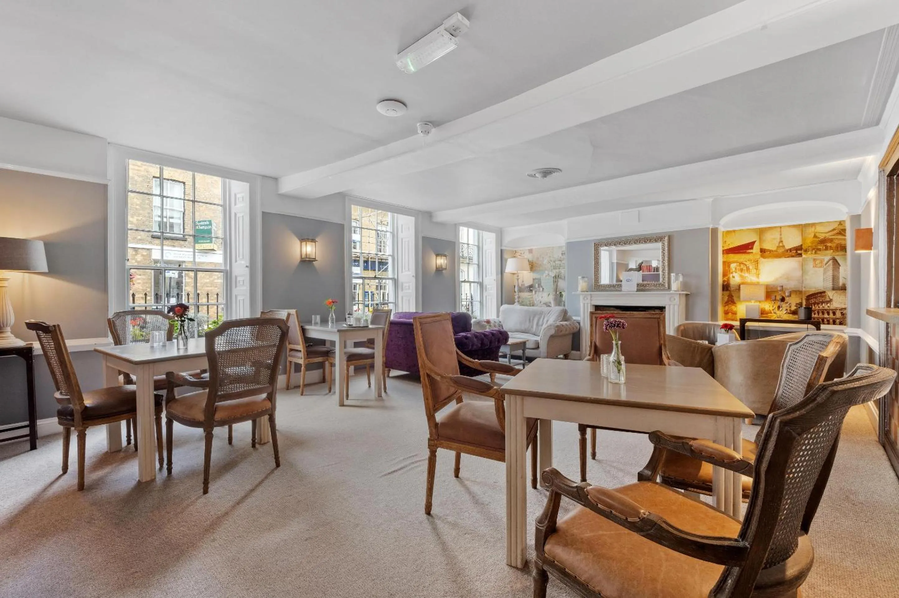 Seating area in Sleeping Bear Hotels Dorchester