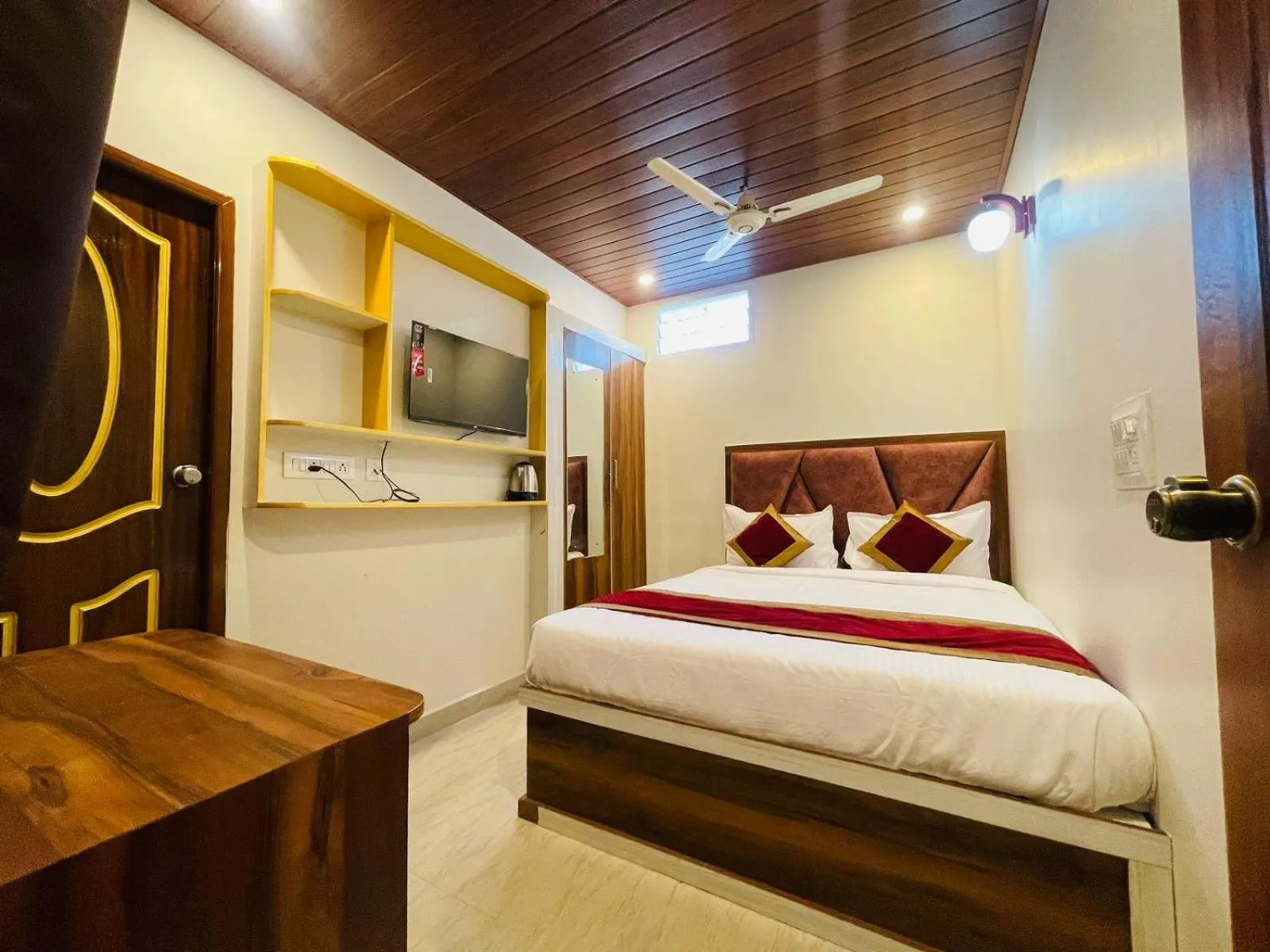 TV and multimedia, Bed in Hotel Boss Palace