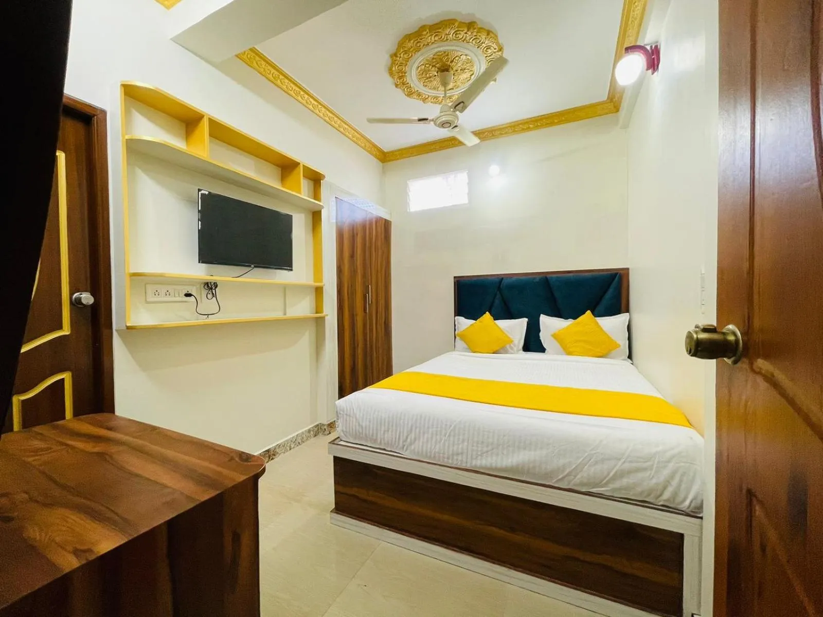 TV and multimedia, Bed in Hotel Boss Palace