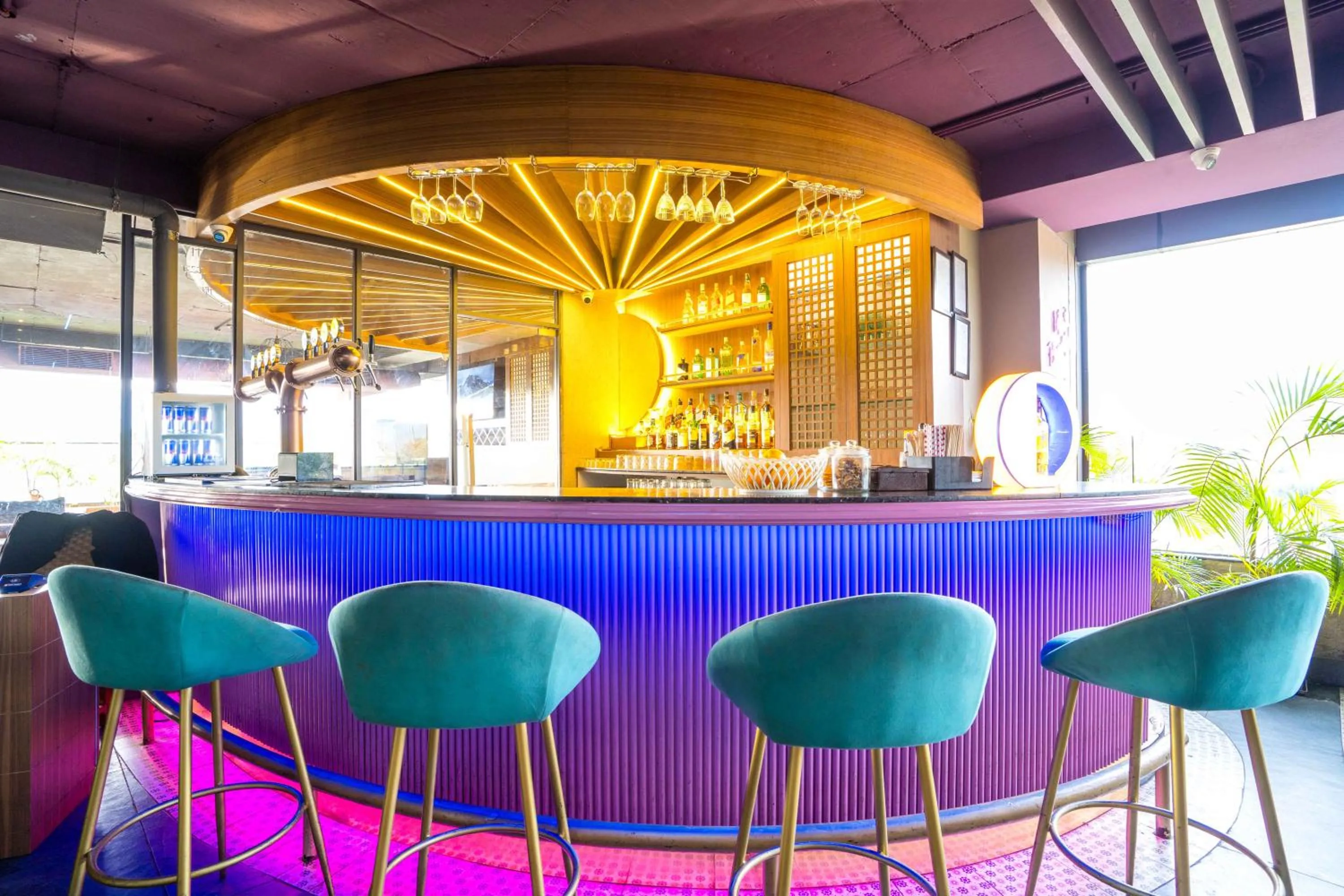 Restaurant/places to eat in Treebo White Sand