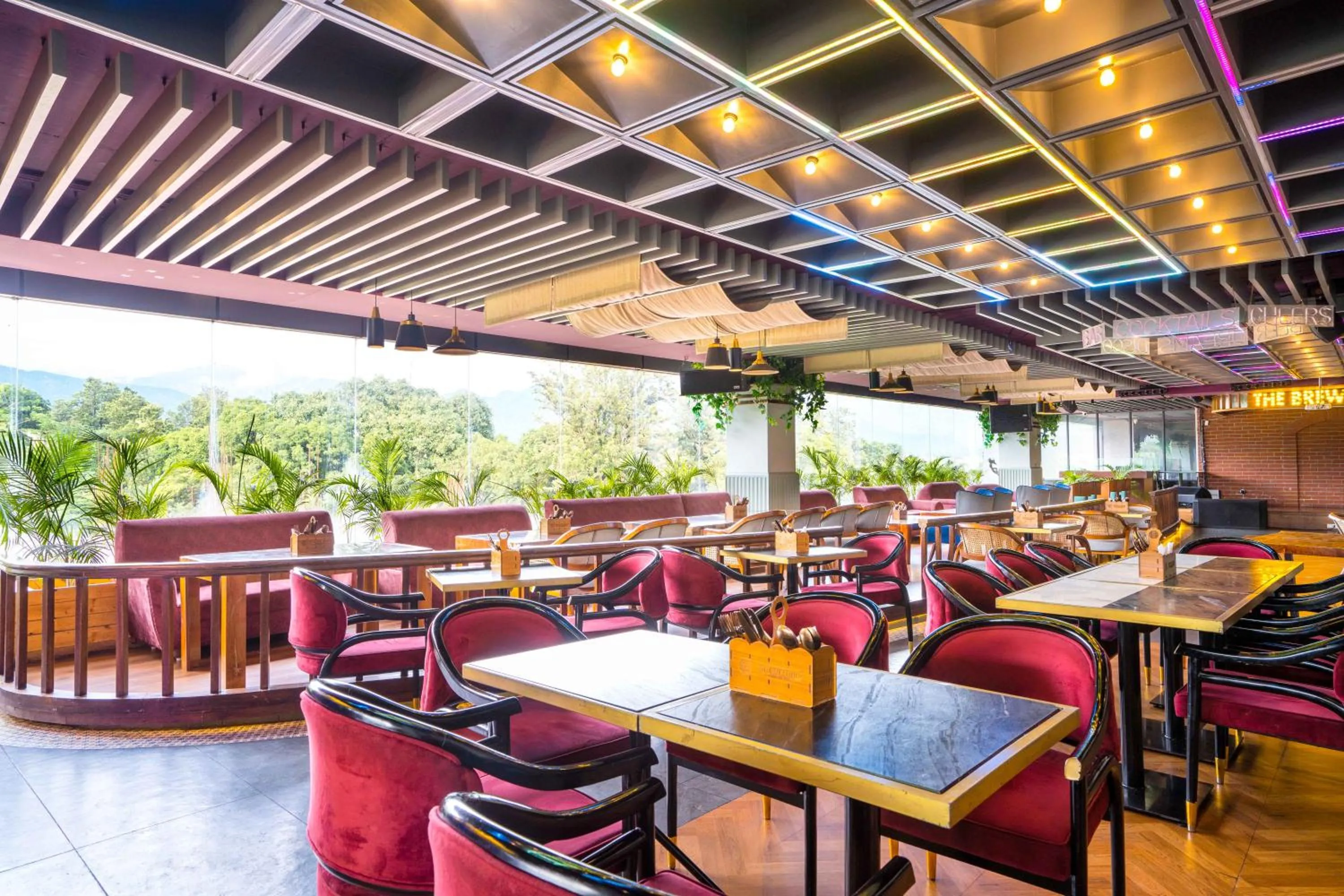 Restaurant/places to eat in Treebo White Sand