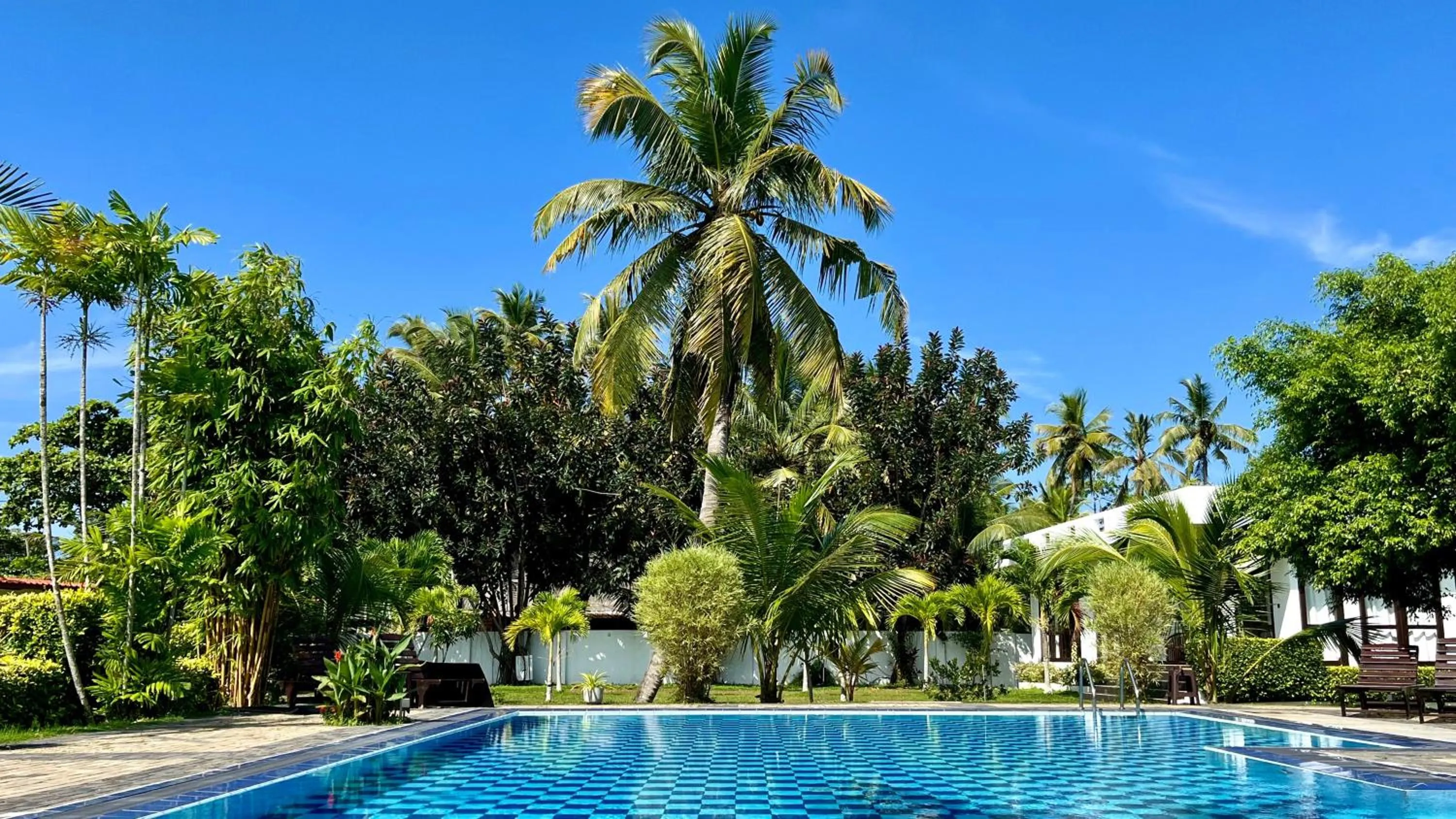 Day in Shades Hotel & Villa