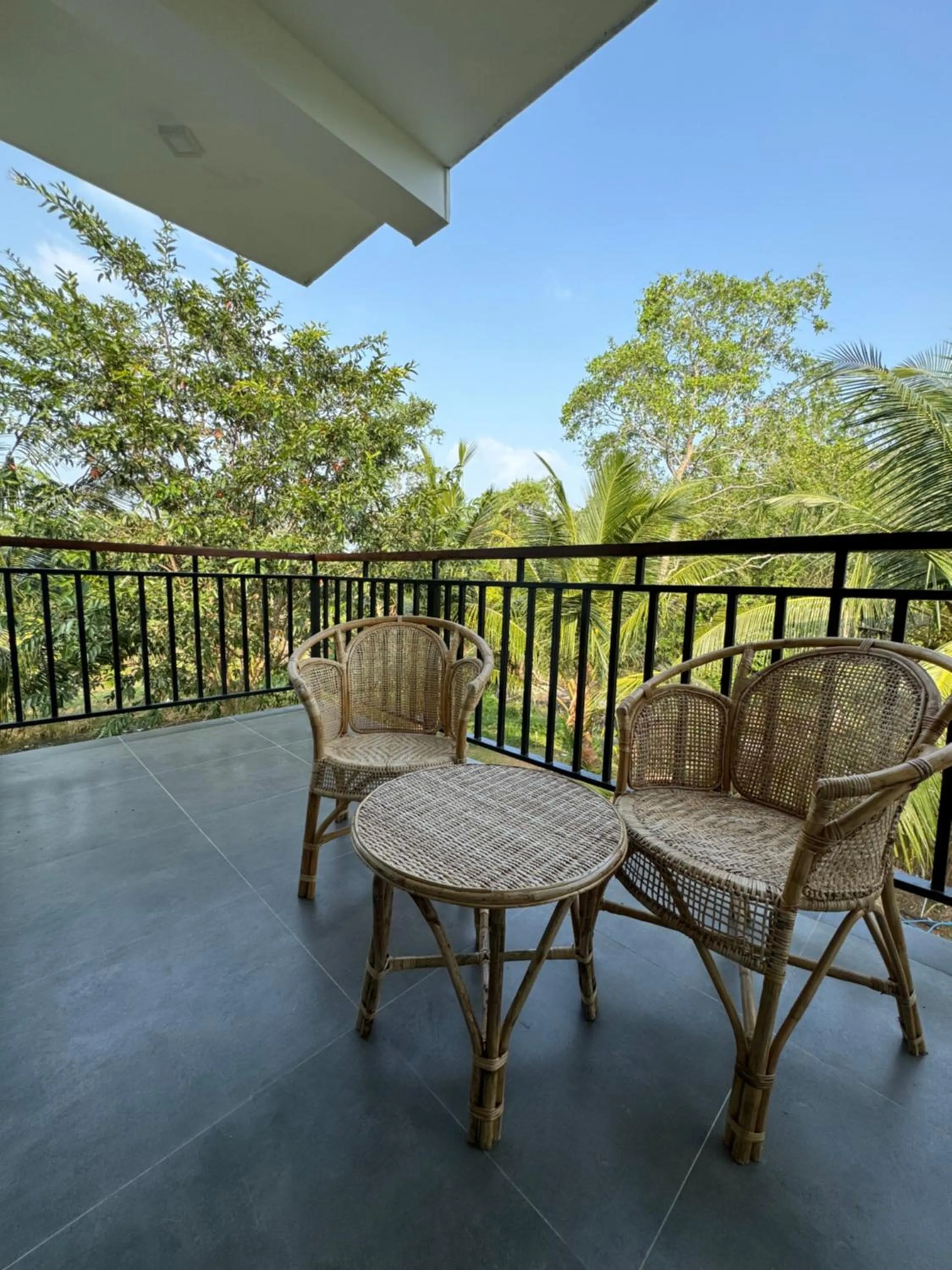 Day in Shades Hotel & Villa