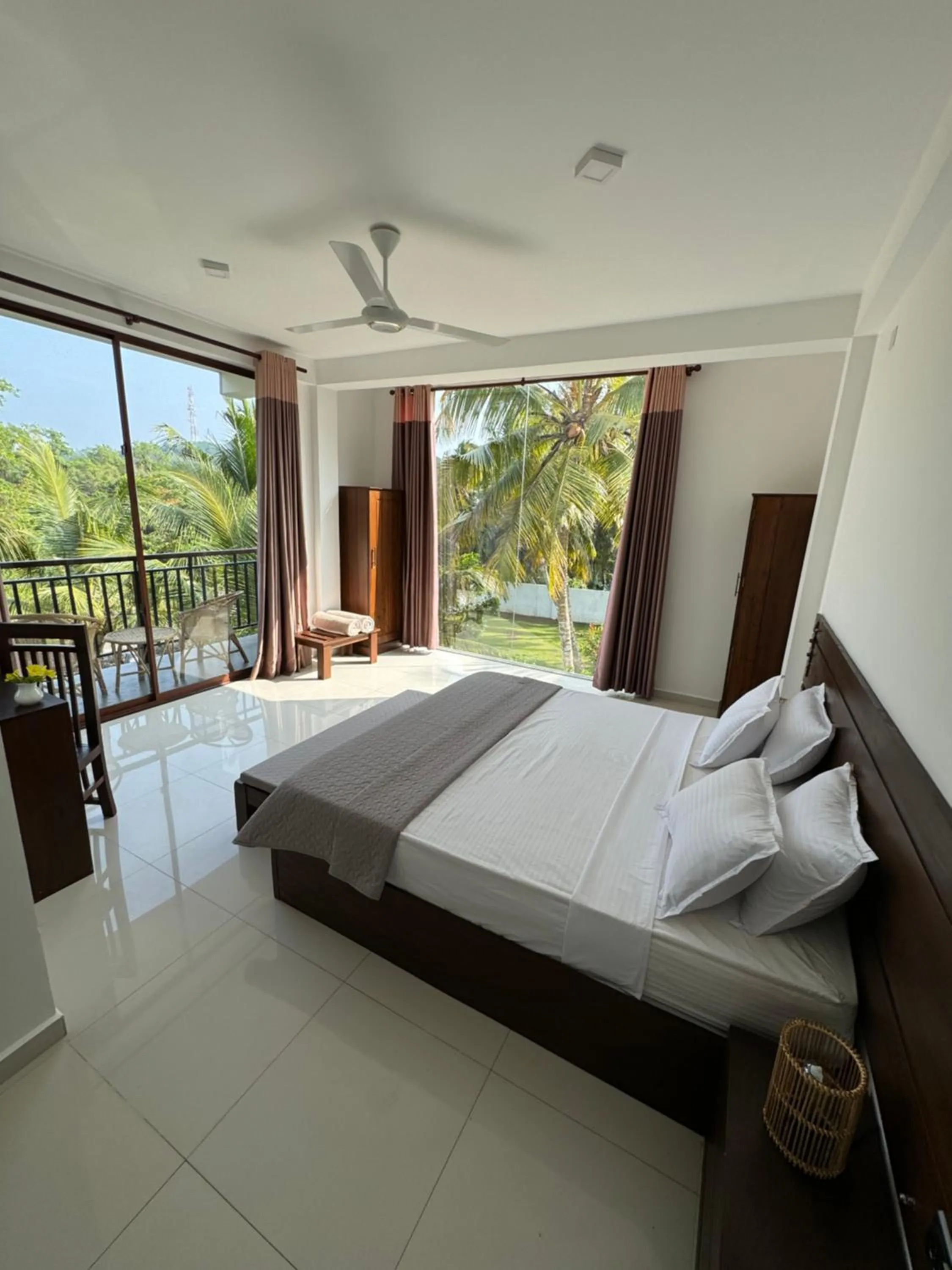 Bed in Shades Hotel & Villa