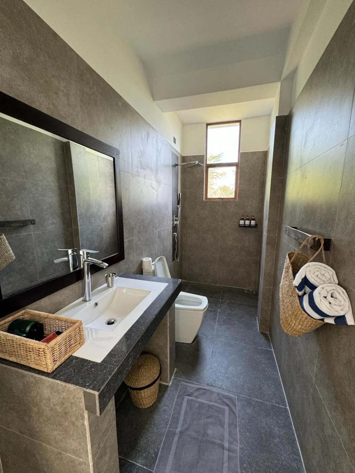 Shower in Shades Hotel & Villa