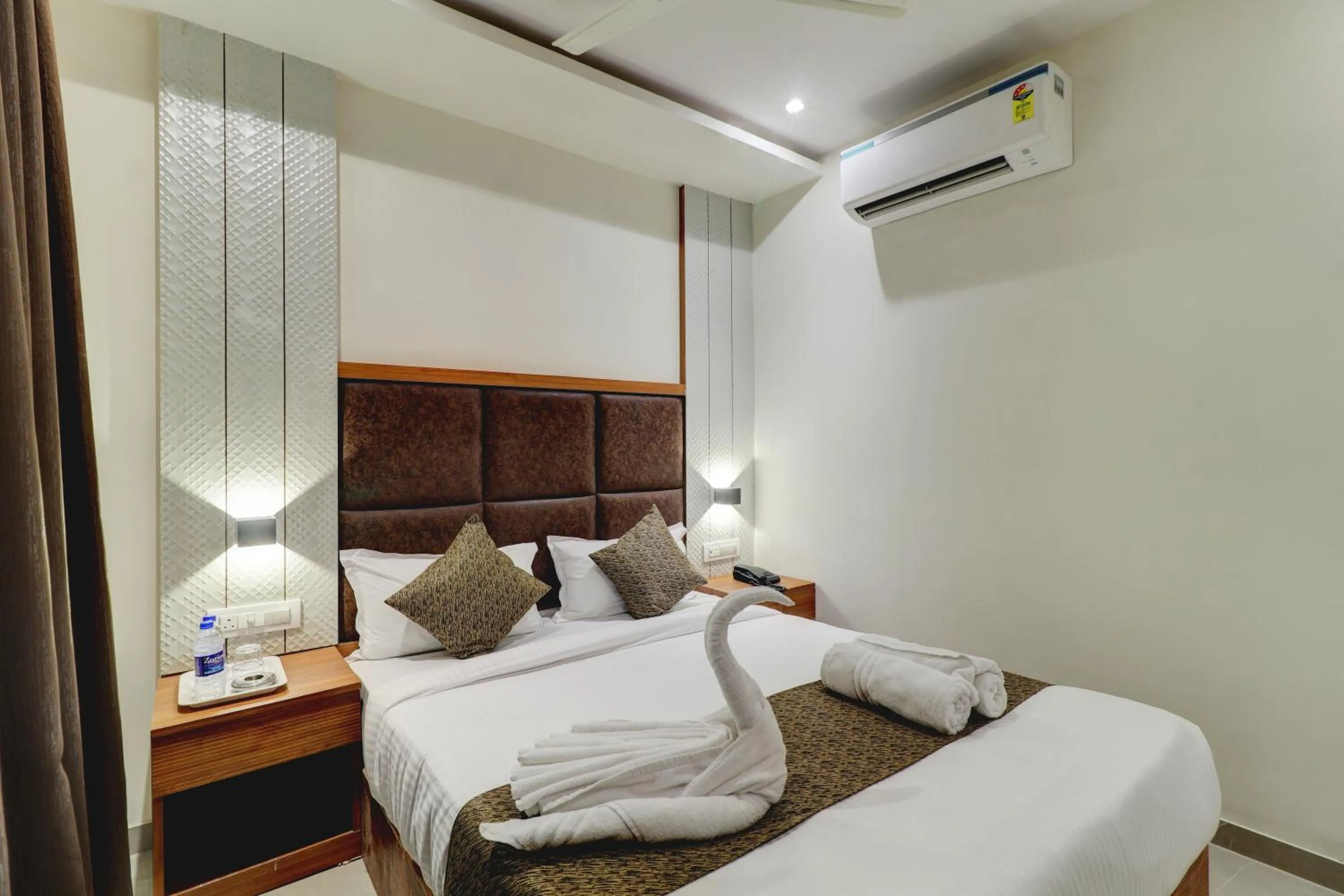 Bedroom, Bed in Hotel Sion Fort