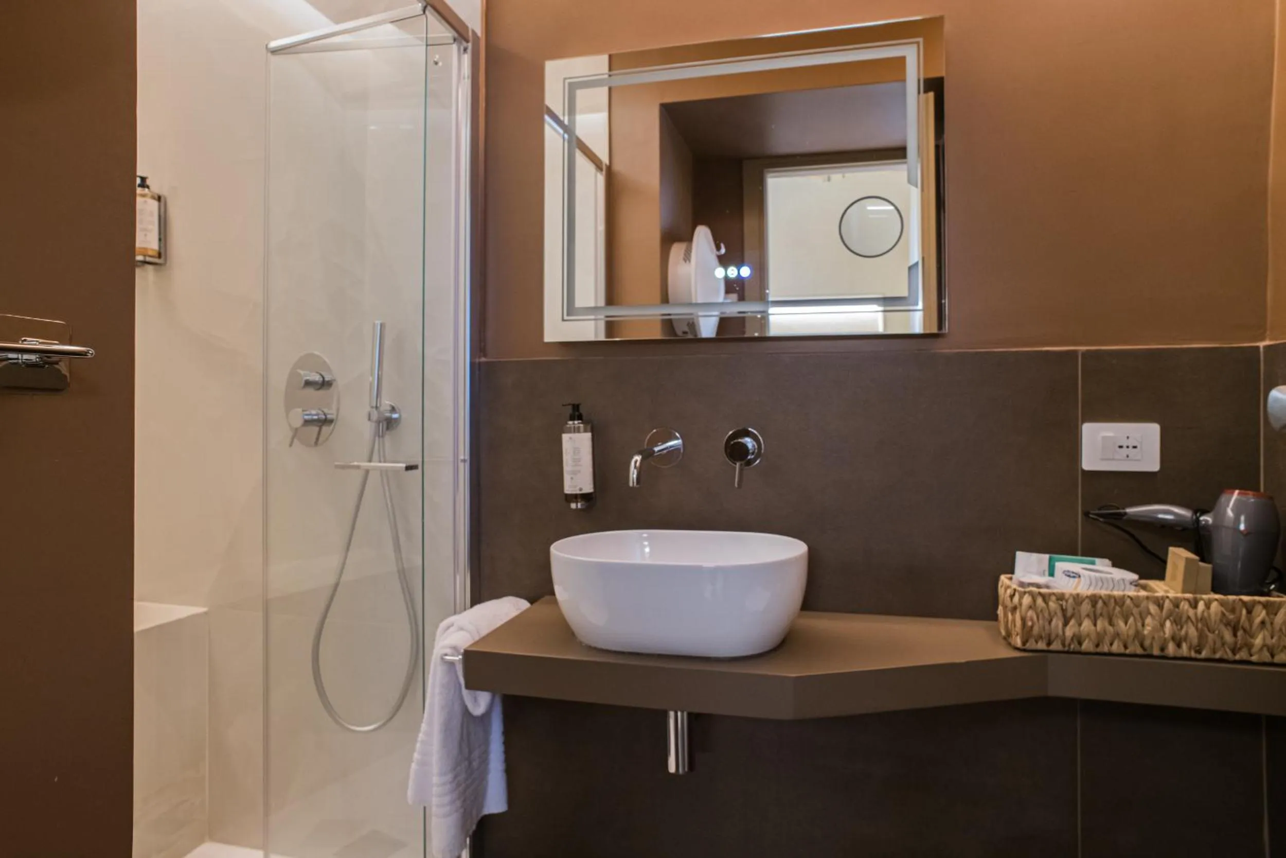 Shower in 163 BOUTIQUE HOTEL