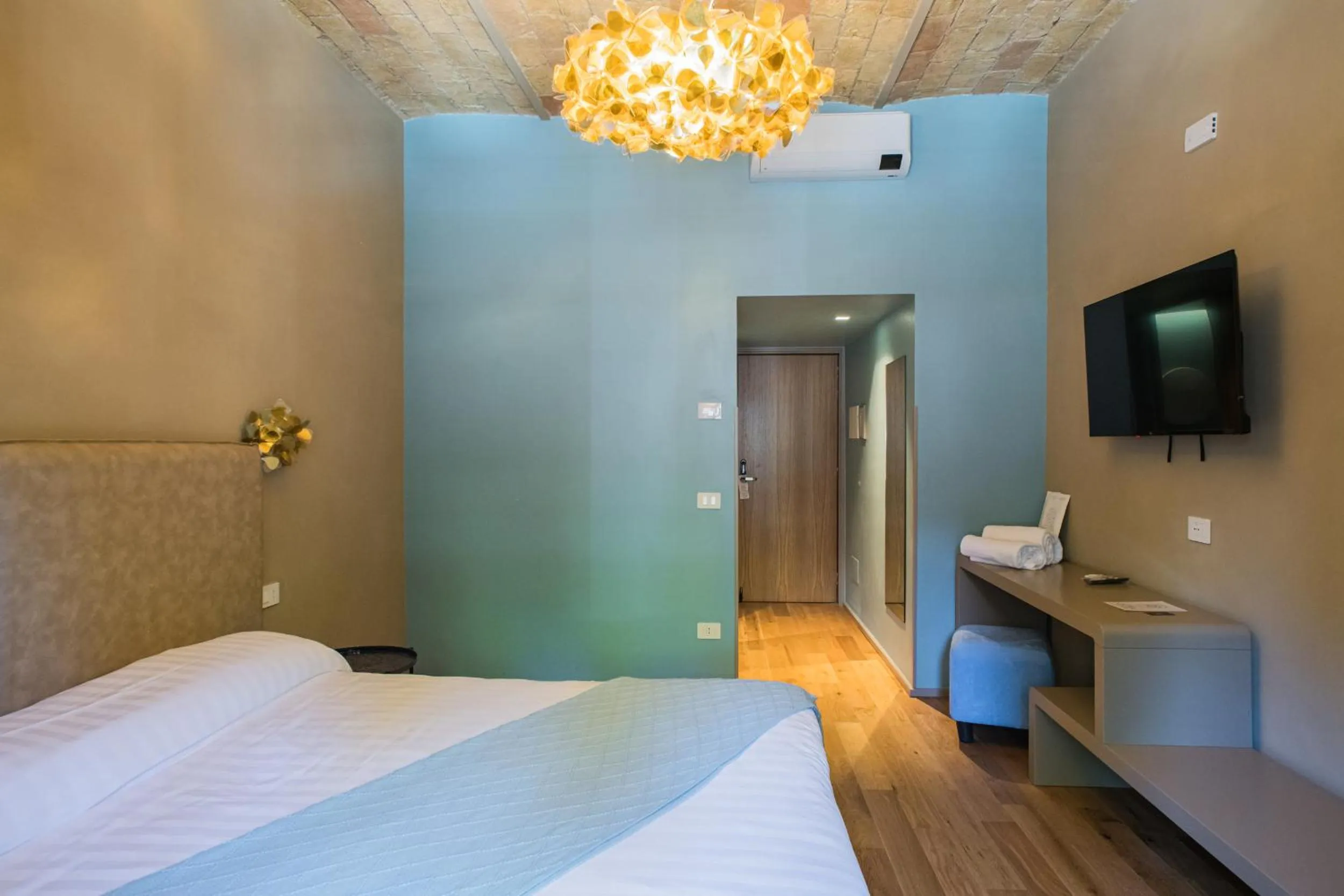 Bed in 163 BOUTIQUE HOTEL