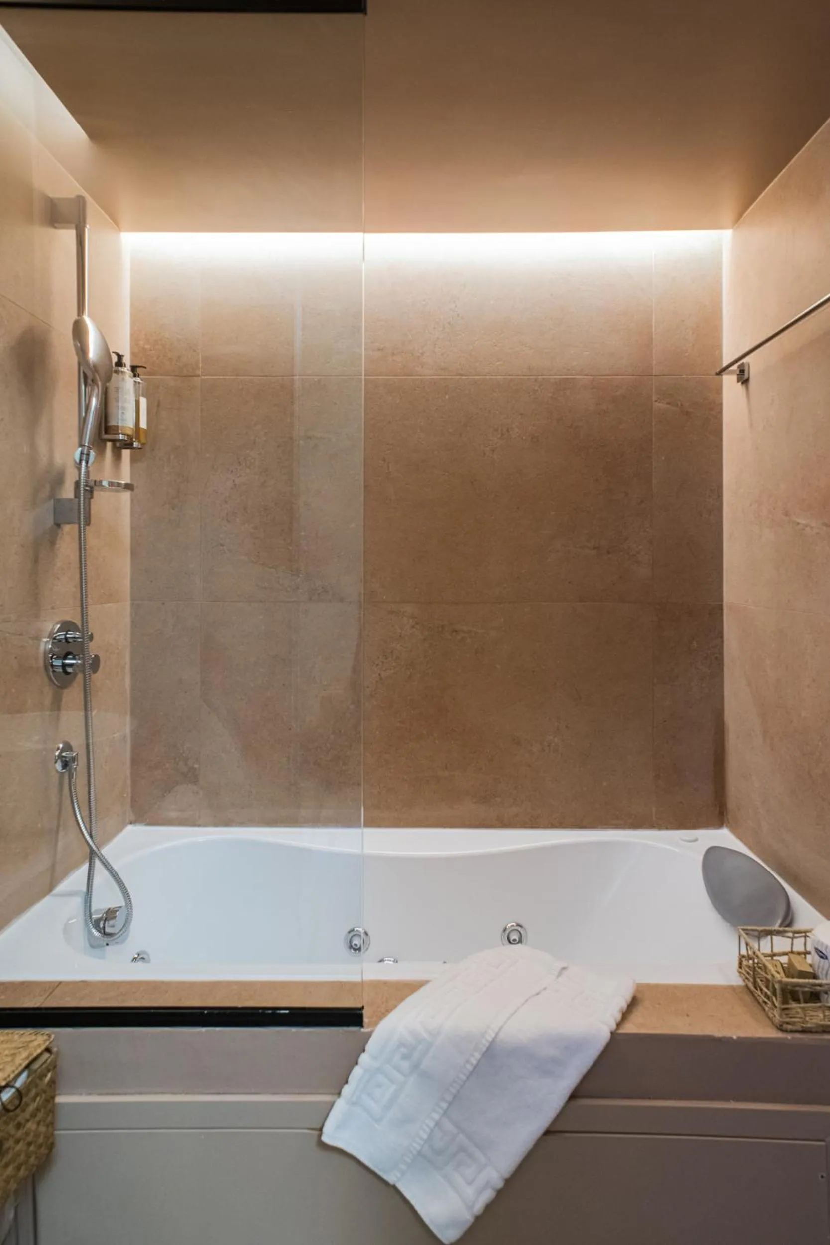 Shower in 163 BOUTIQUE HOTEL