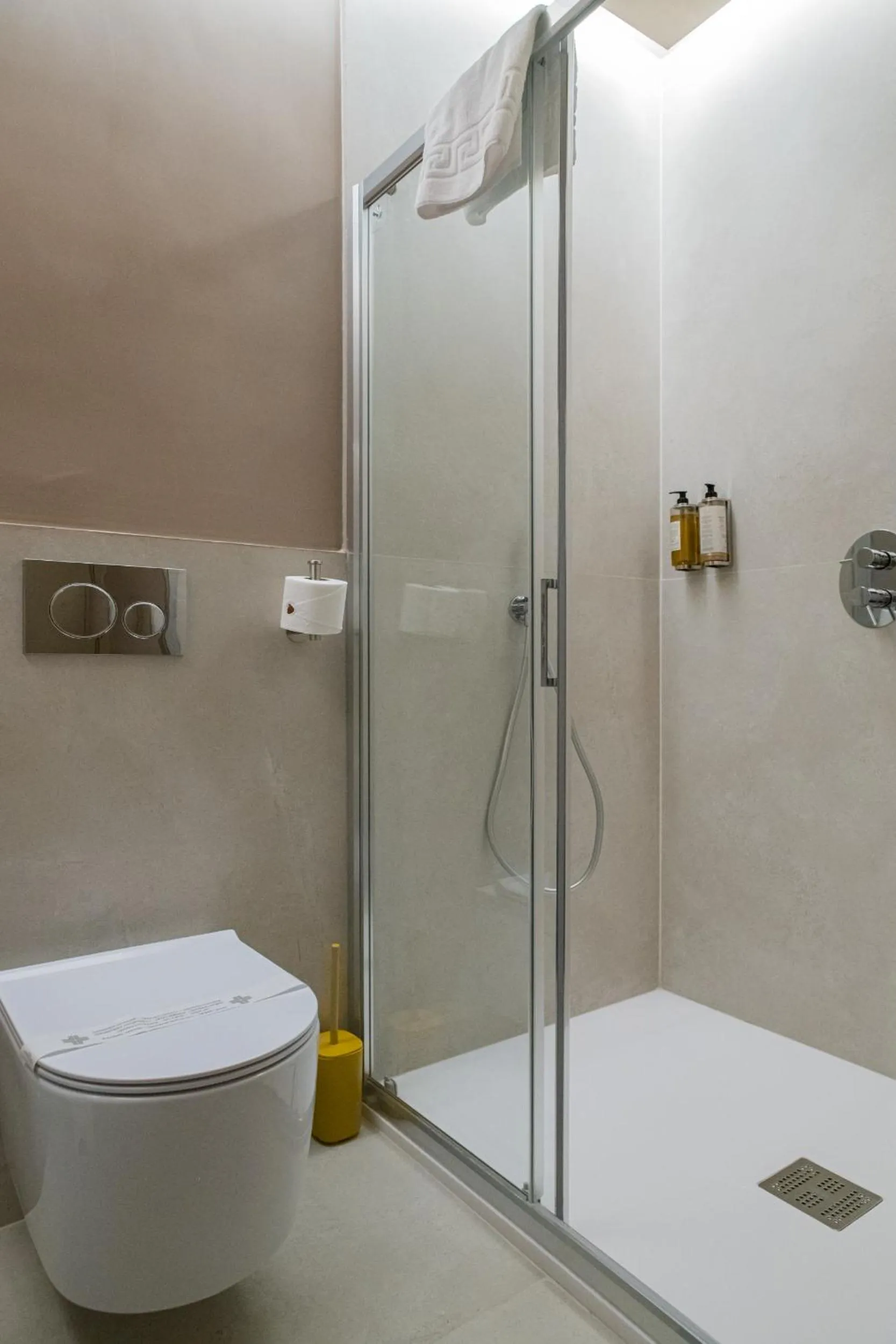 Shower in 163 BOUTIQUE HOTEL