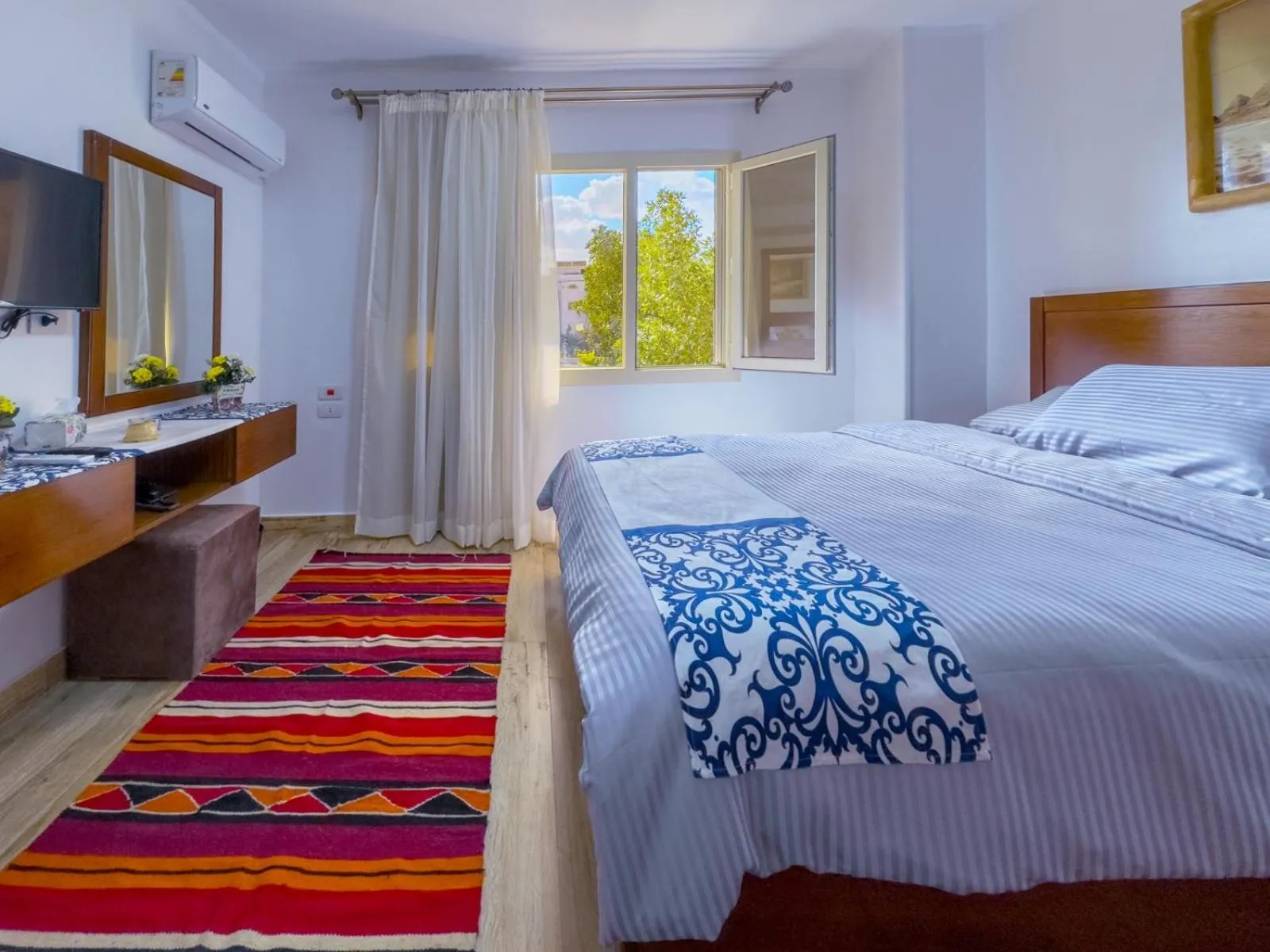 Bed in Royal Crown Hotel Giza Pyramids View