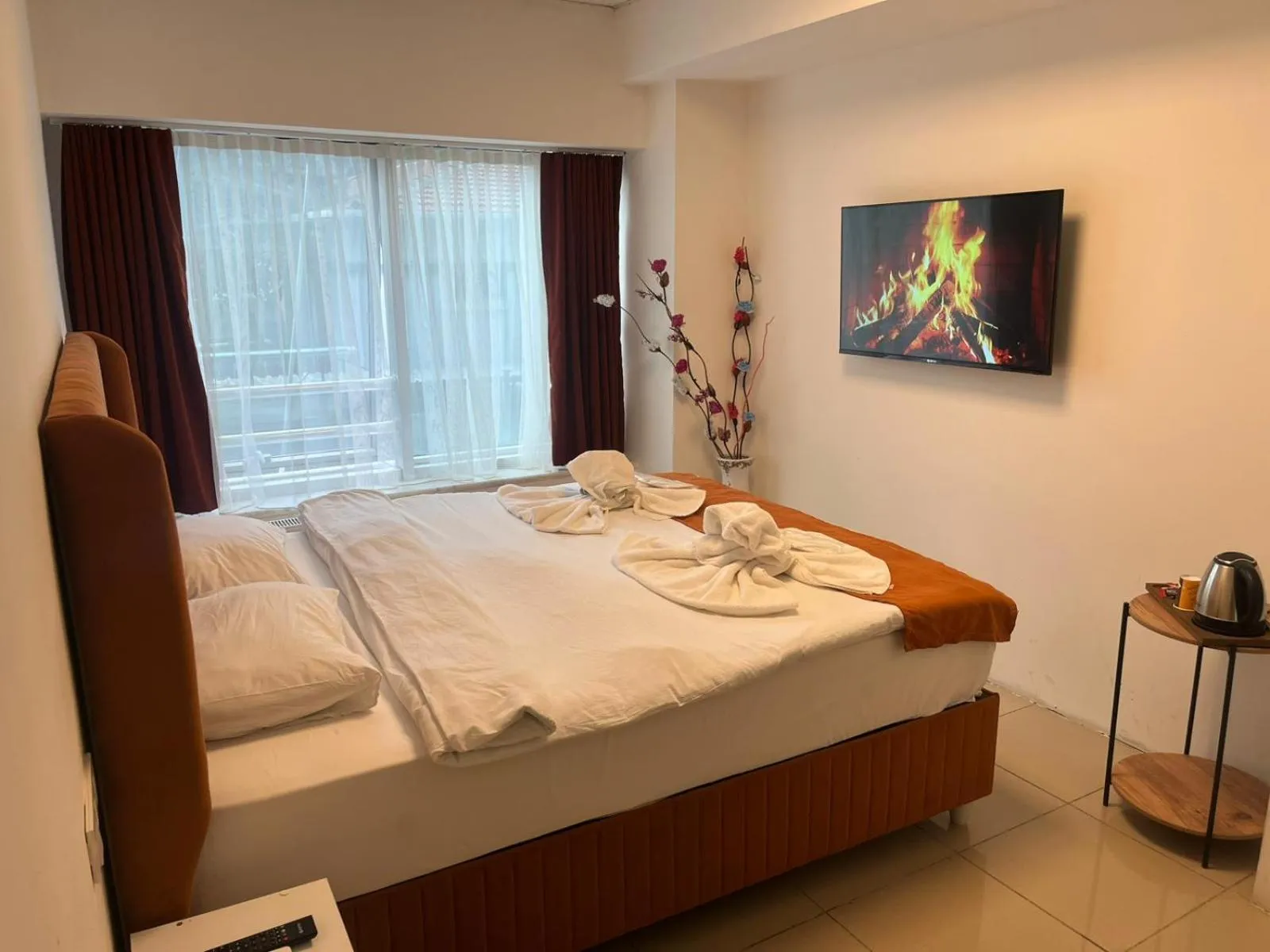 Photo of the whole room, Bed in Kadıköy Bull Hotel