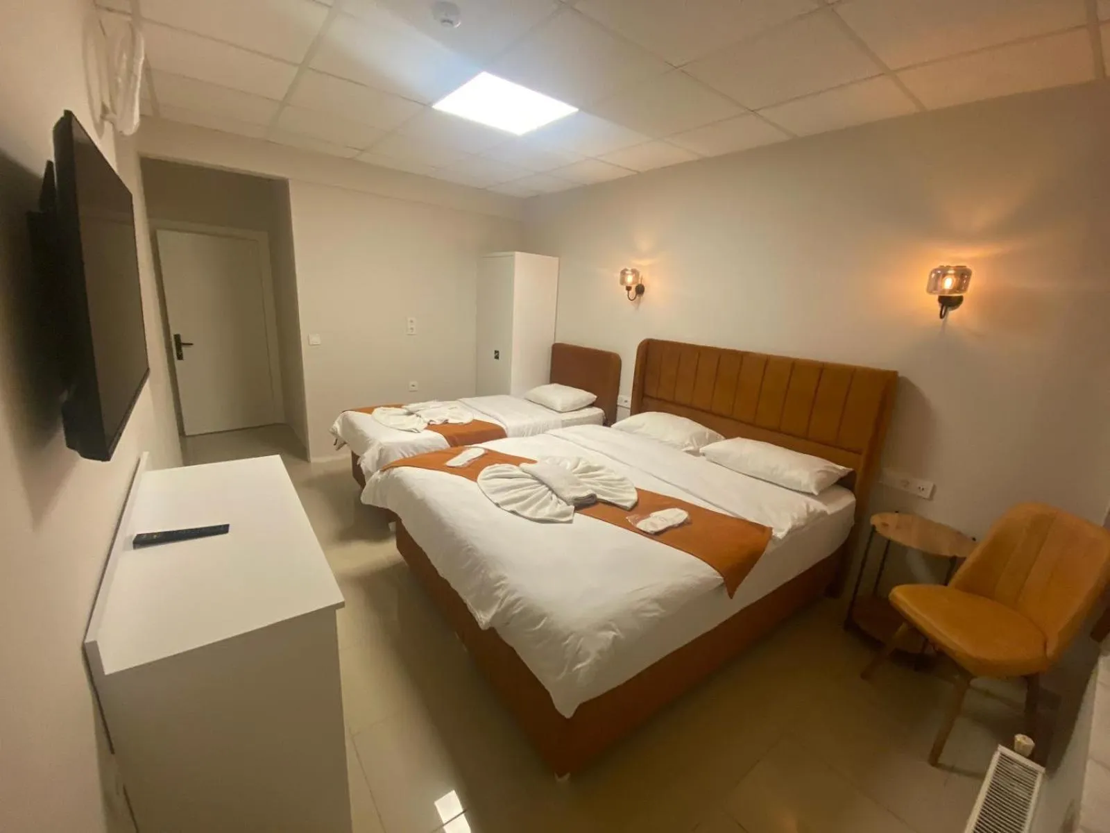 Photo of the whole room, Bed in Kadıköy Bull Hotel