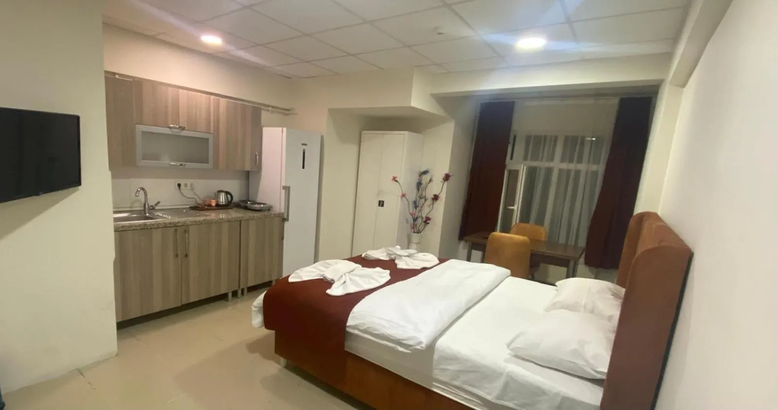 Photo of the whole room, Bed in Kadıköy Bull Hotel