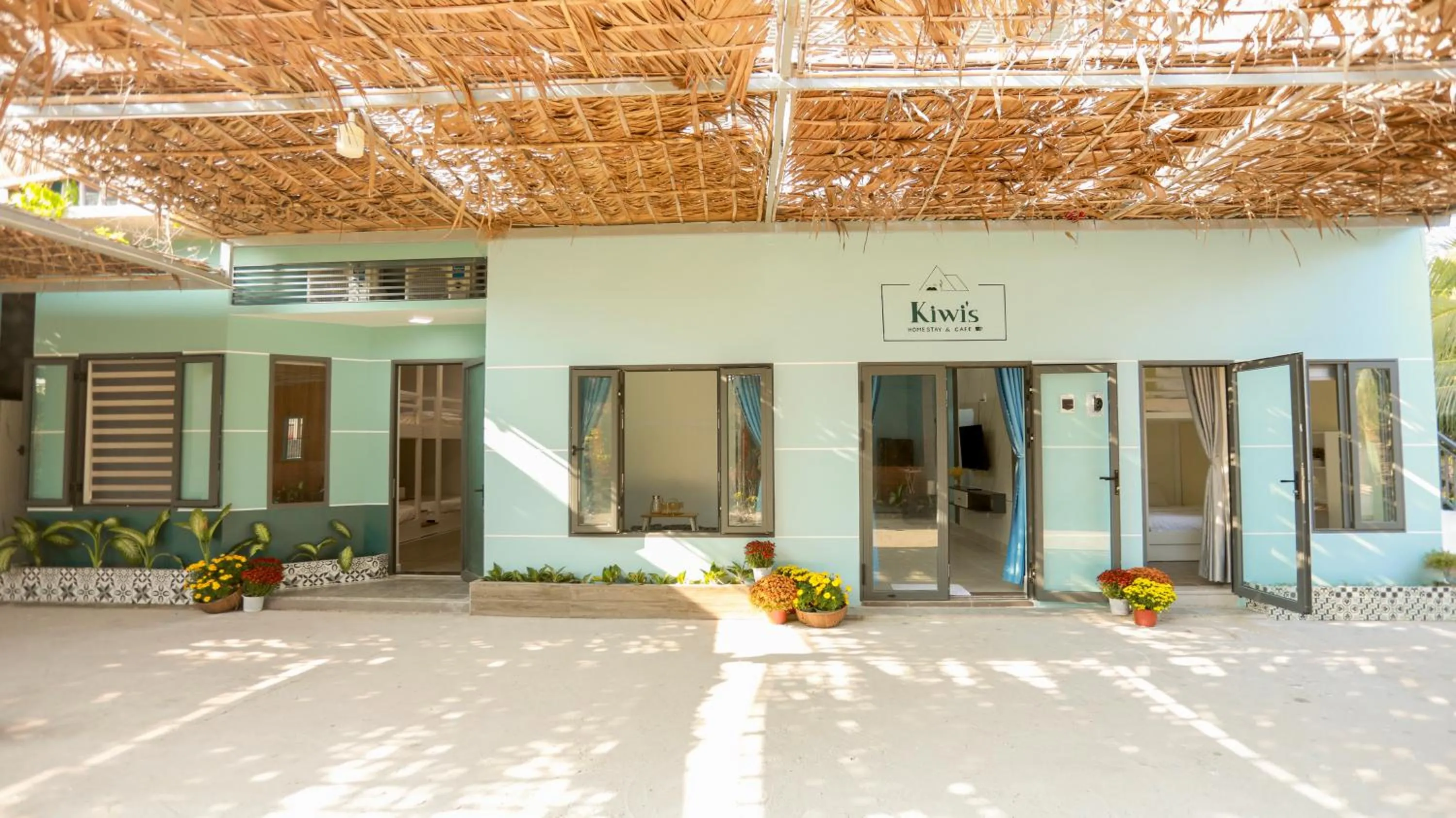 Property building in Kiwi's Homestay & Cafe