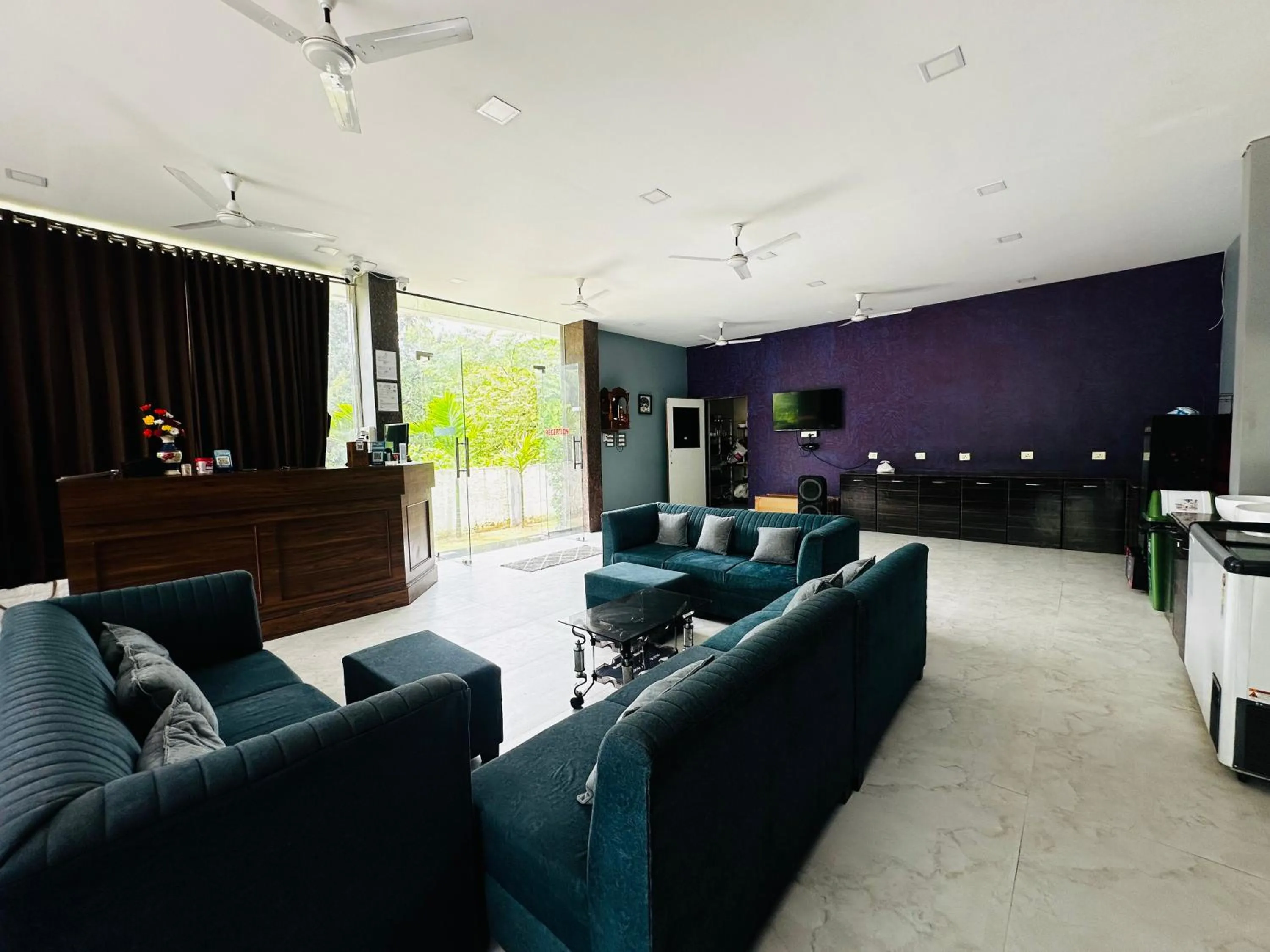 Lobby or reception in Golden Pearl Resort By Gemstone Hospitality