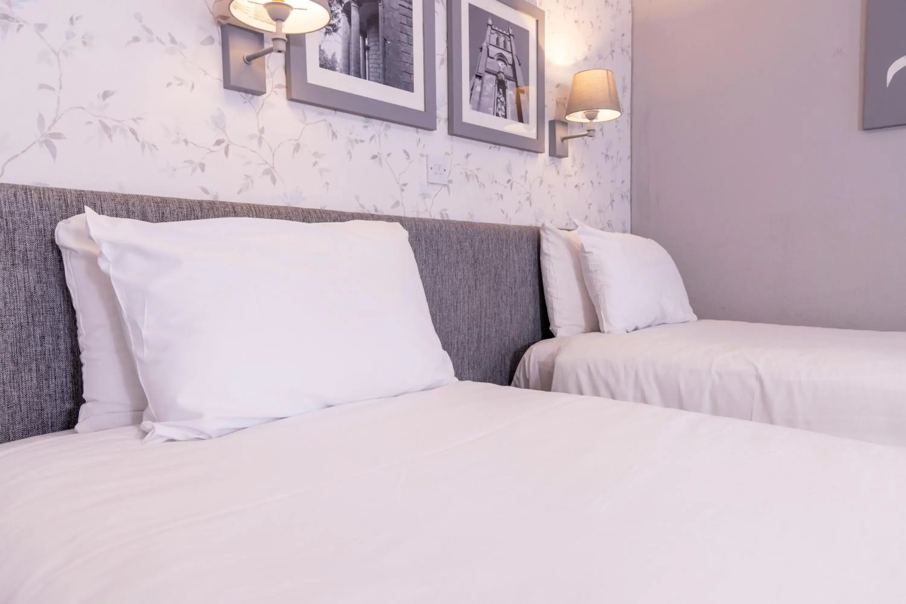 Twin Room in Cromwell Lodge Hotel by Greene King Inns Twin Room in Cromwell Lodge Hotel by Greene King Inns