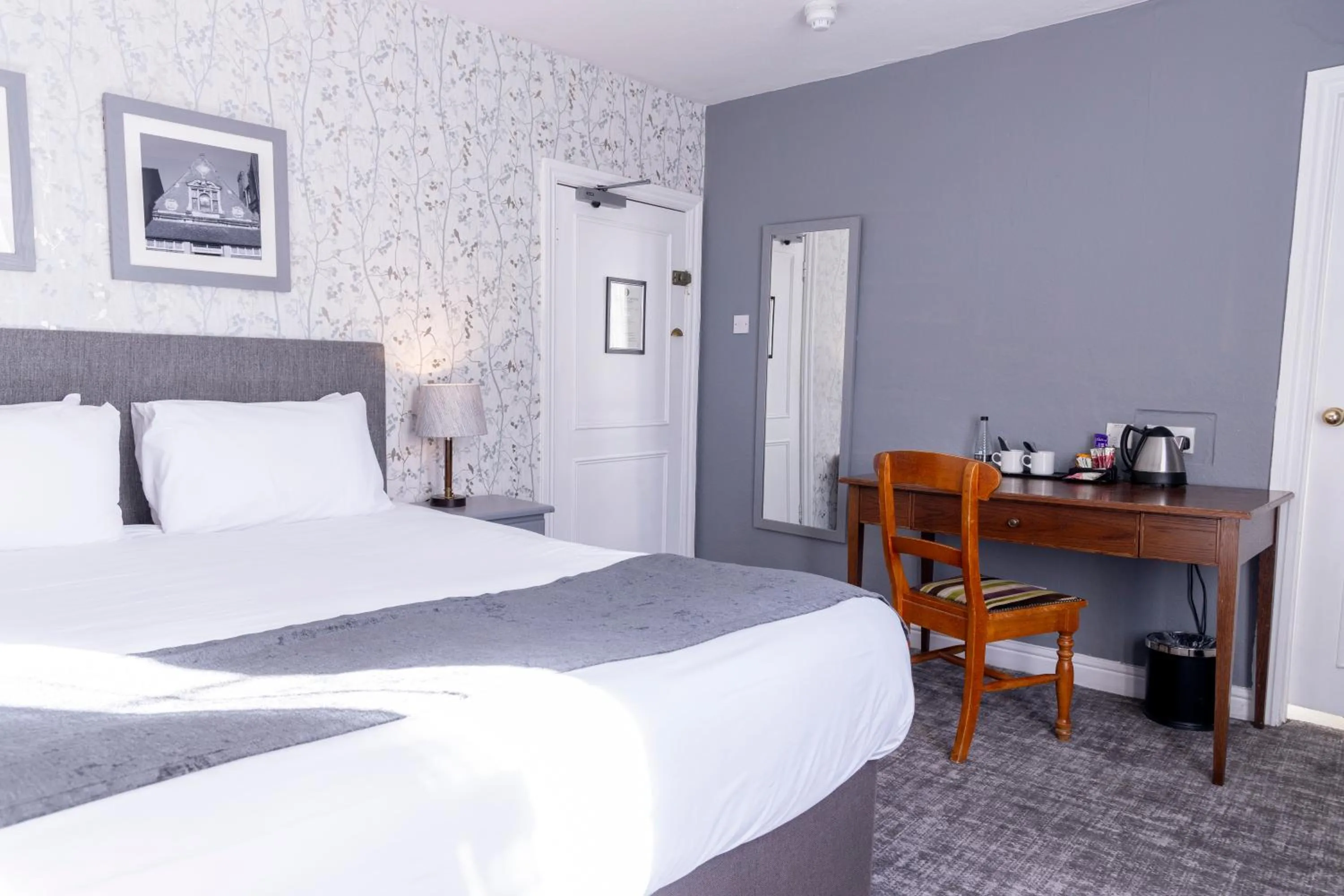 Bed in Cromwell Lodge Hotel by Greene King Inns