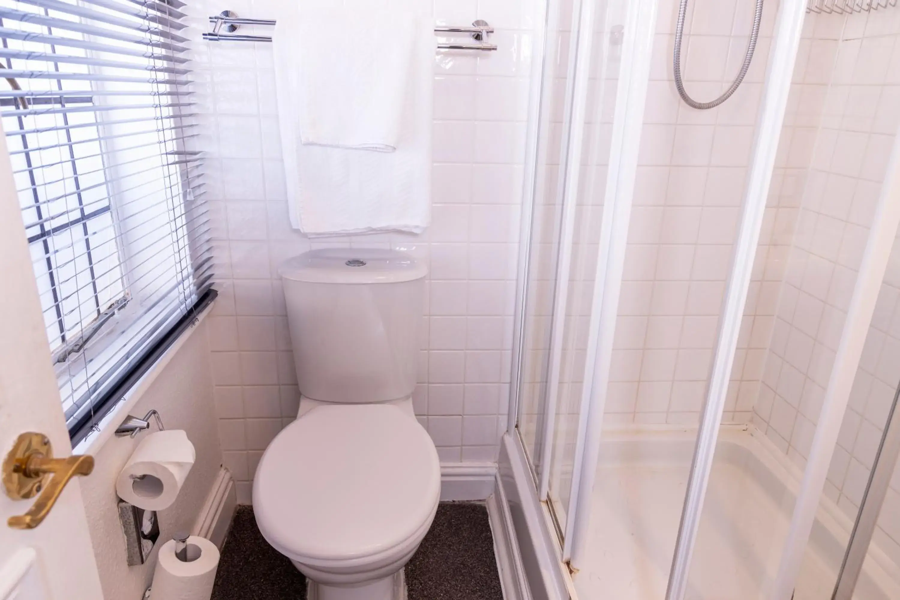 Twin Room in Cromwell Lodge Hotel by Greene King Inns Twin Room in Cromwell Lodge Hotel by Greene King Inns