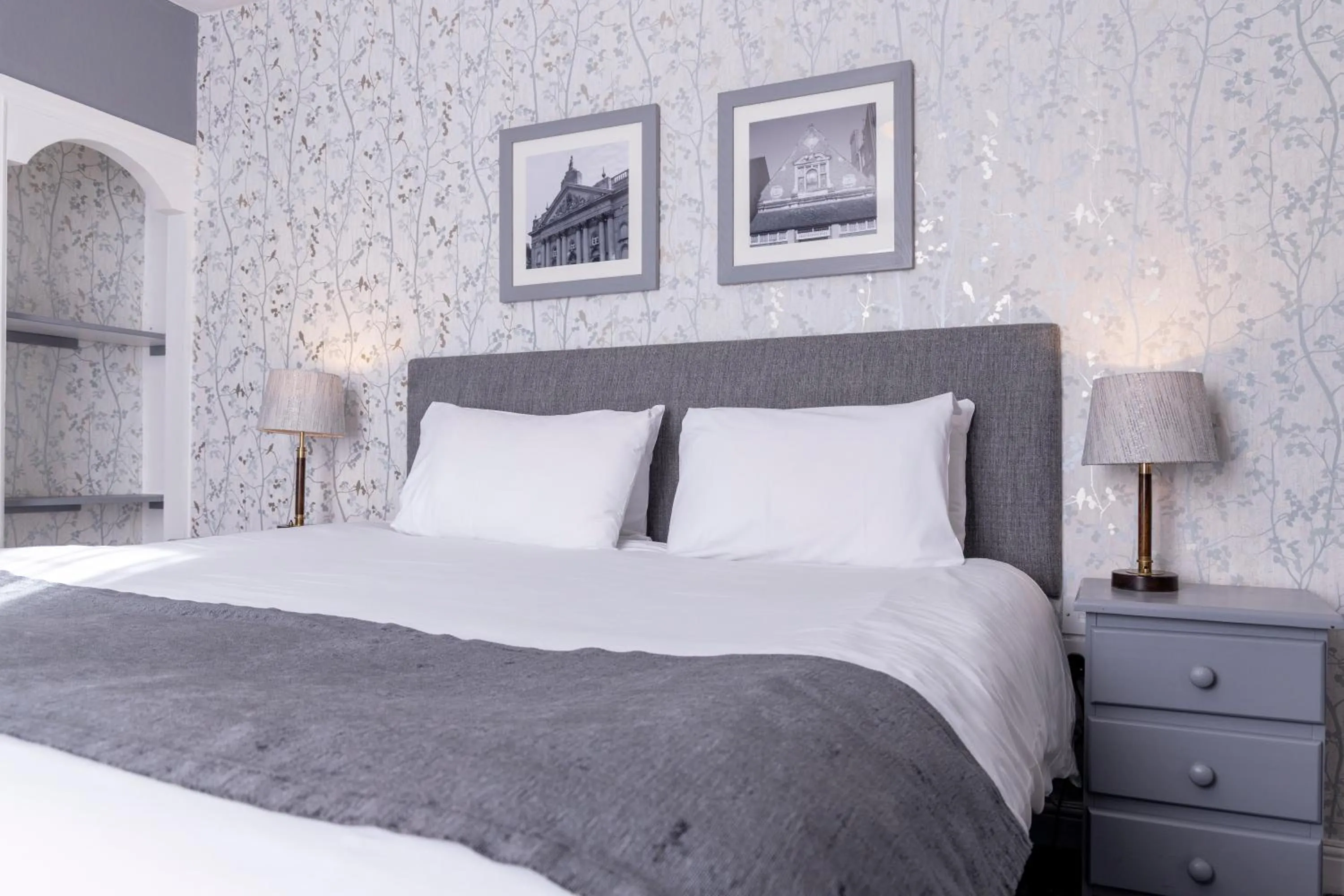 Bed in Cromwell Lodge Hotel by Greene King Inns