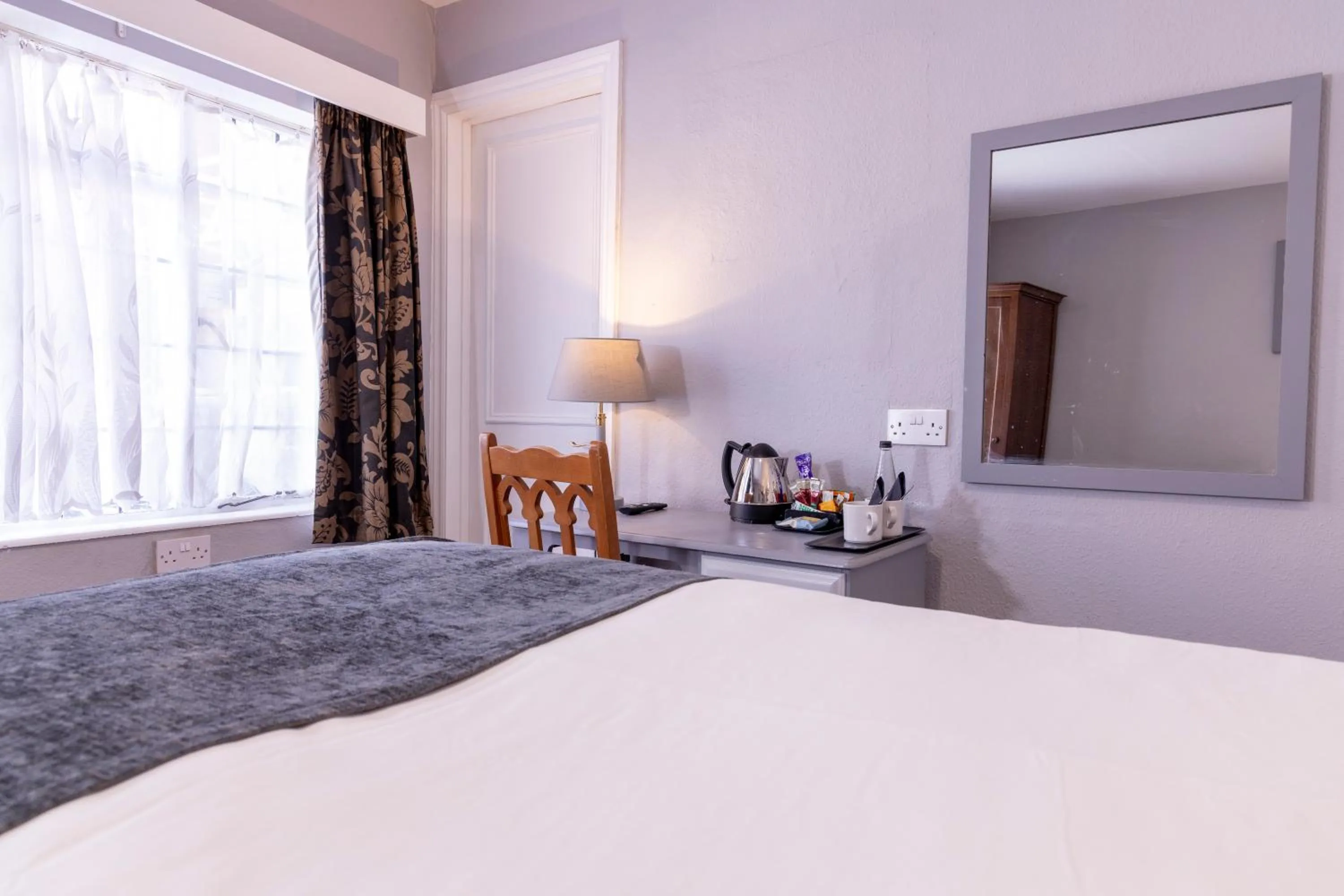 Bed in Cromwell Lodge Hotel by Greene King Inns