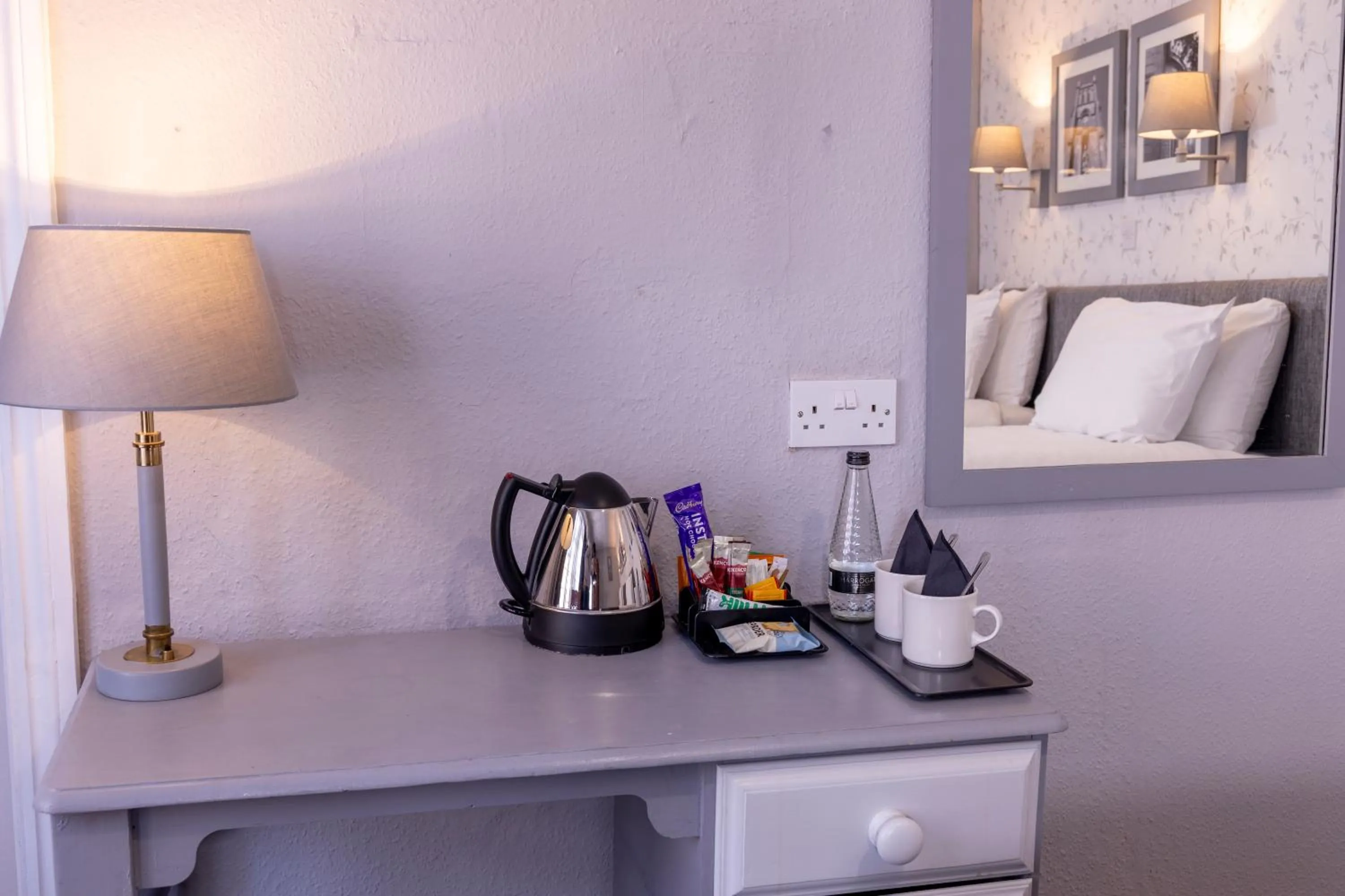 Bed in Cromwell Lodge Hotel by Greene King Inns