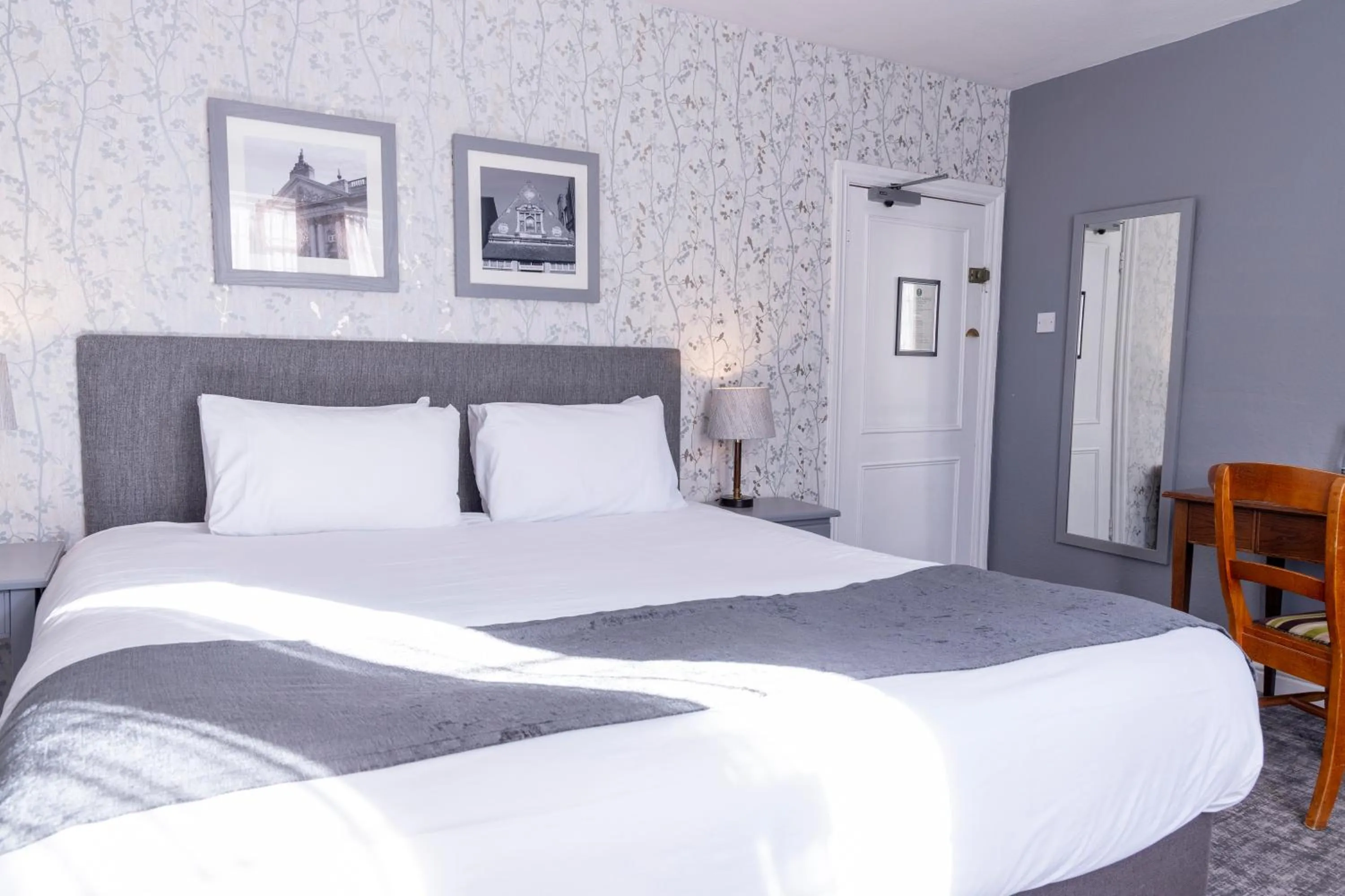 Bed in Cromwell Lodge Hotel by Greene King Inns