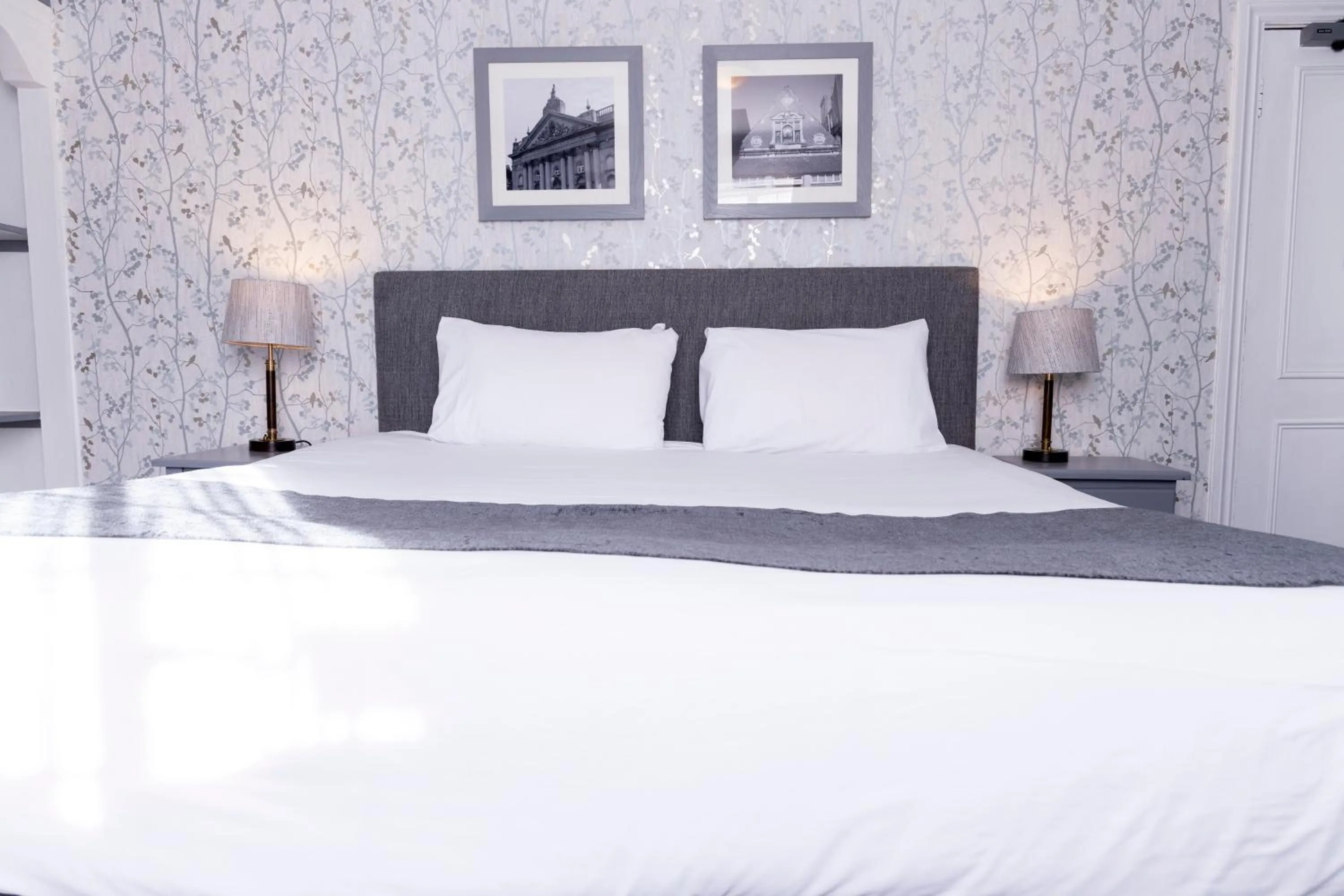Bed in Cromwell Lodge Hotel by Greene King Inns