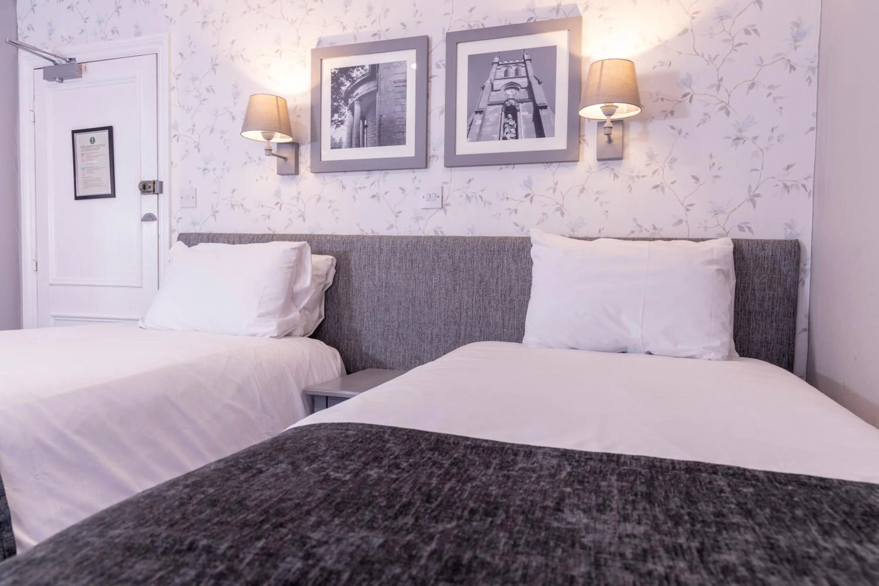 Bed in Cromwell Lodge Hotel by Greene King Inns