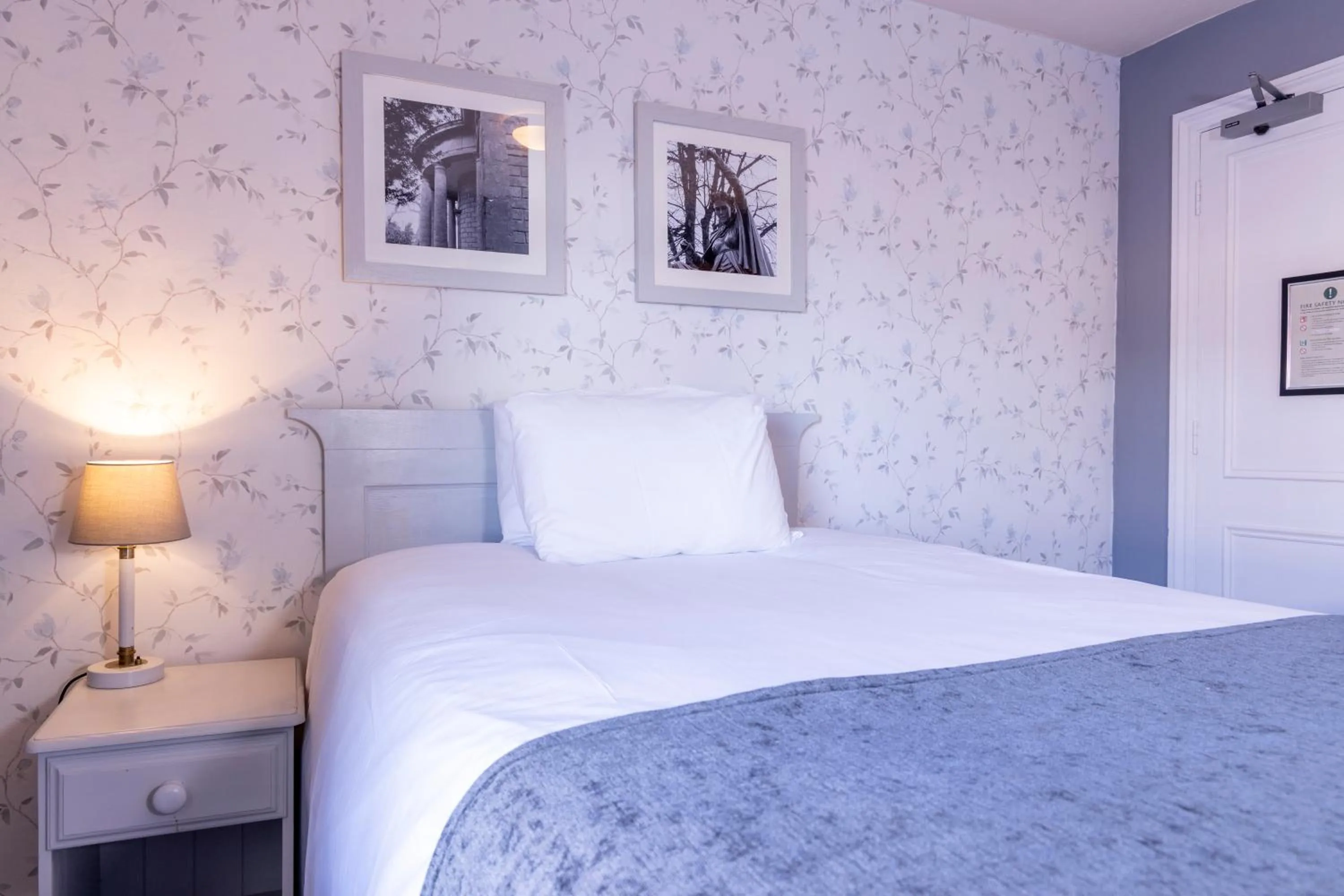 Bed in Cromwell Lodge Hotel by Greene King Inns