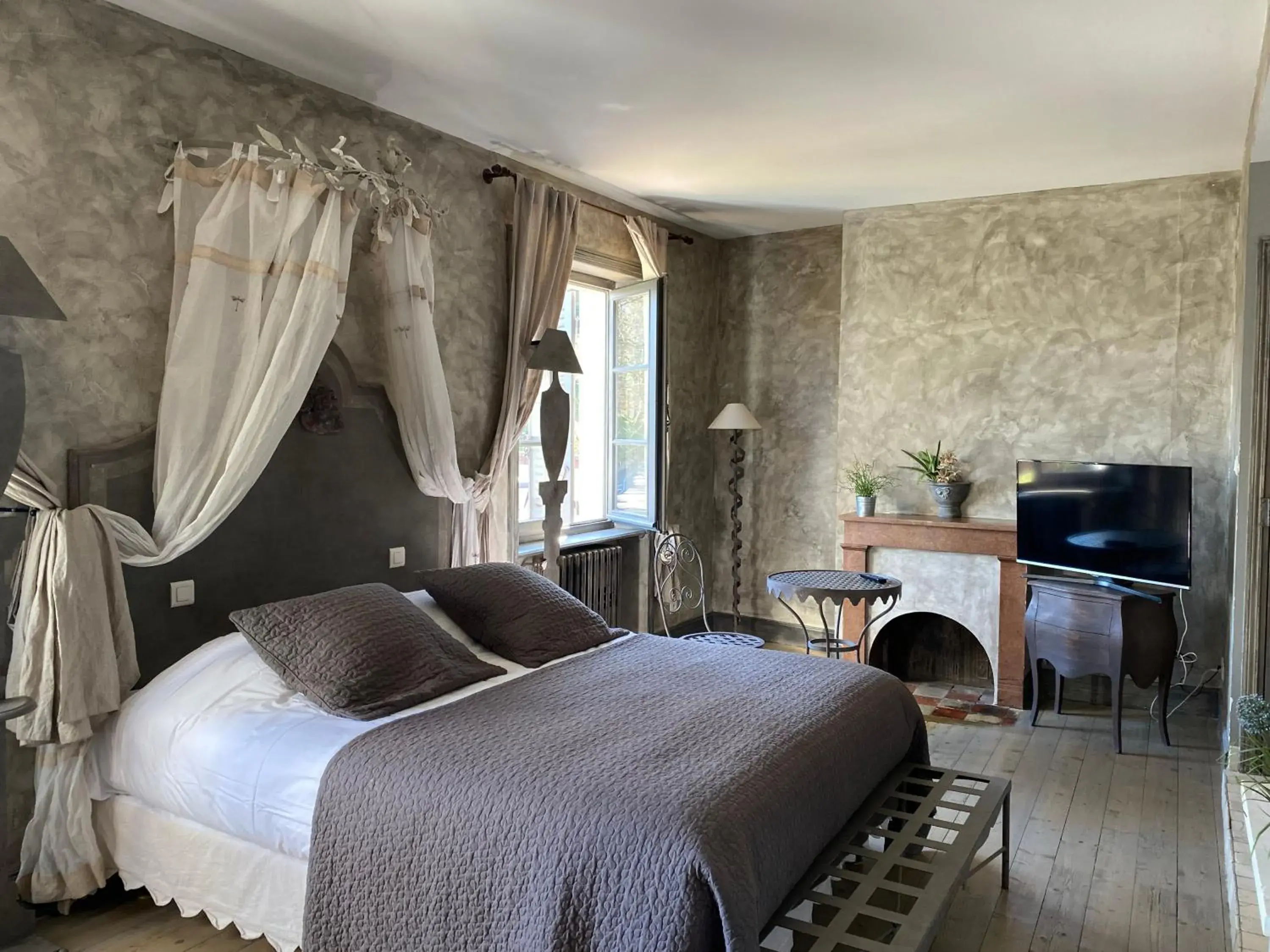 Deluxe Double Room in Les Jardins de la Tour Deluxe Double Room in Les Jardins de la Tour