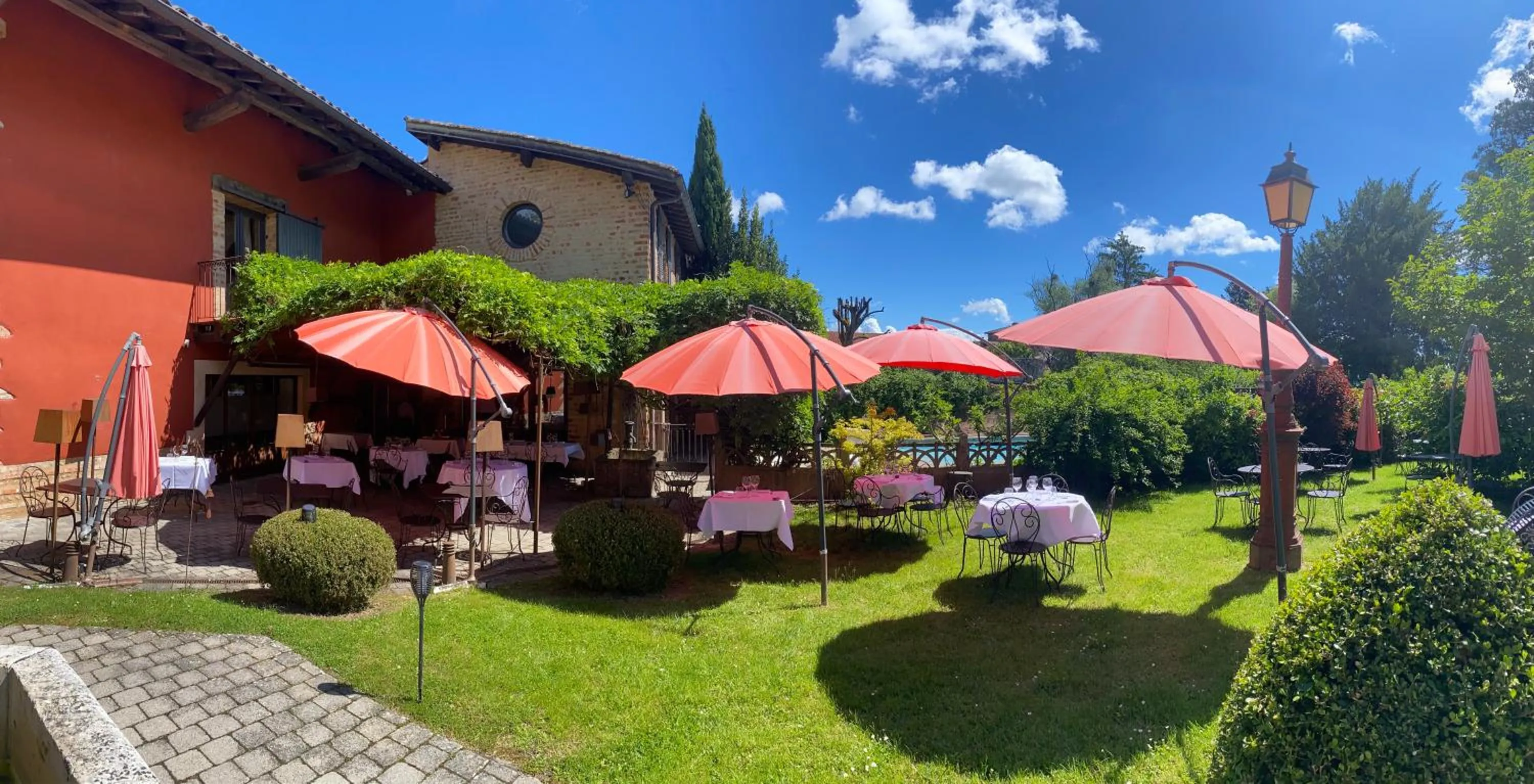 Restaurant/places to eat in Les Jardins de la Tour