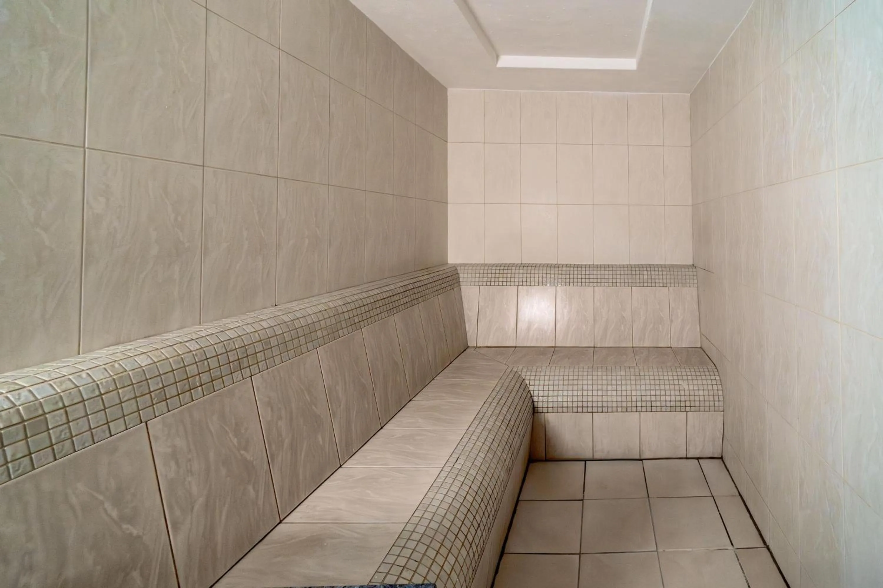 Steam room in Daresbury Park Hotel