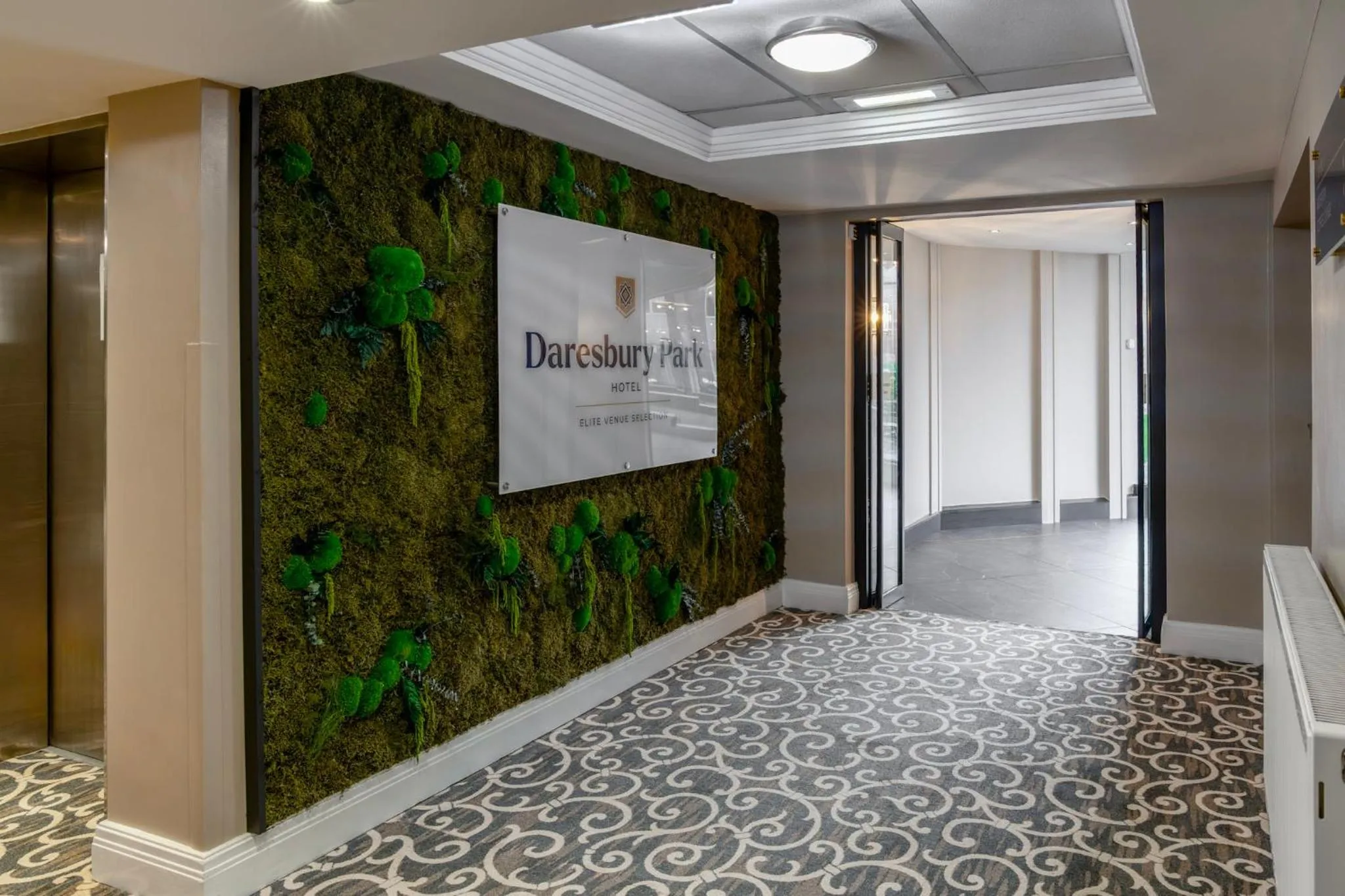 Logo/Certificate/Sign in Daresbury Park Hotel