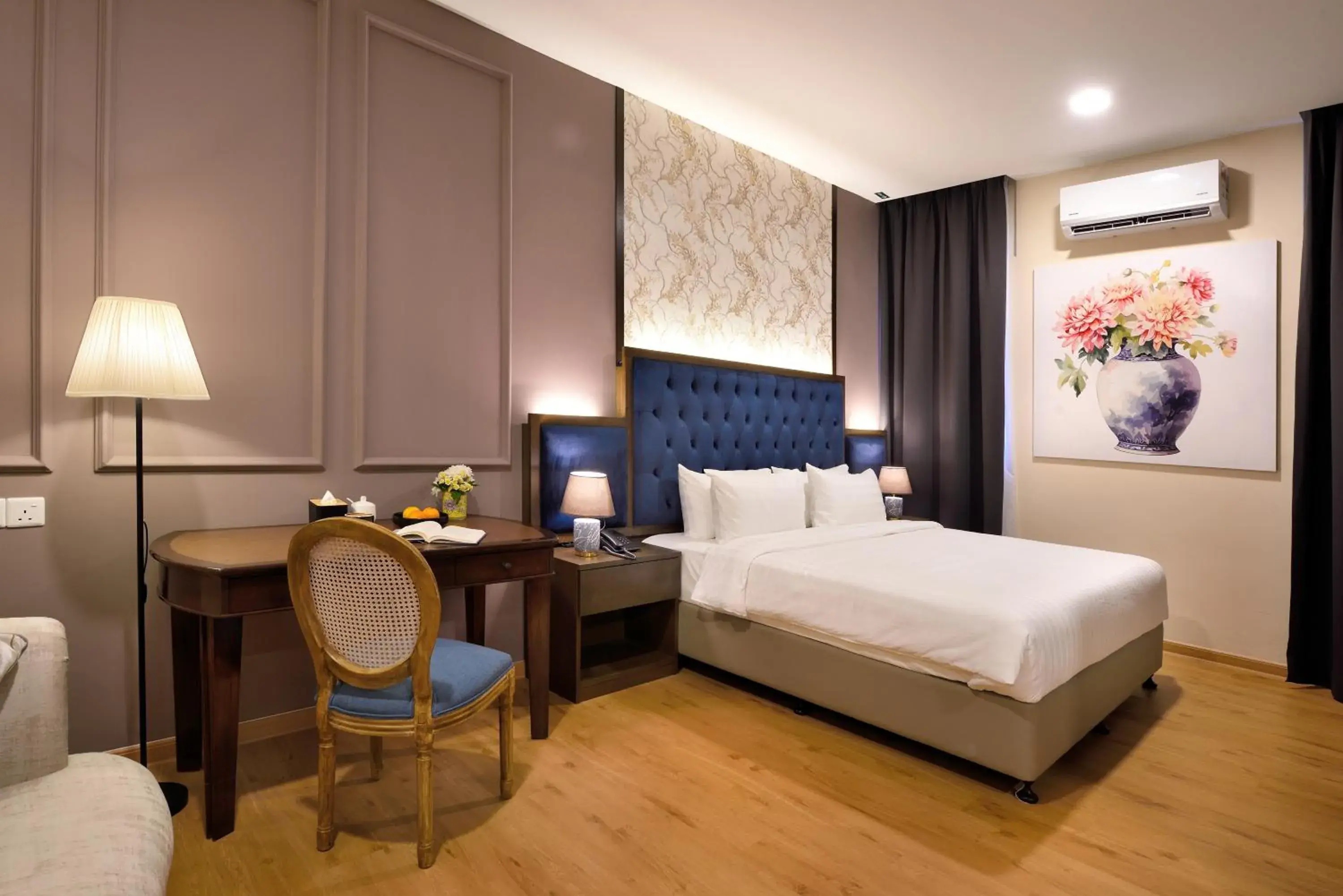 Superior King Room in The Leith Superior King Room in The Leith